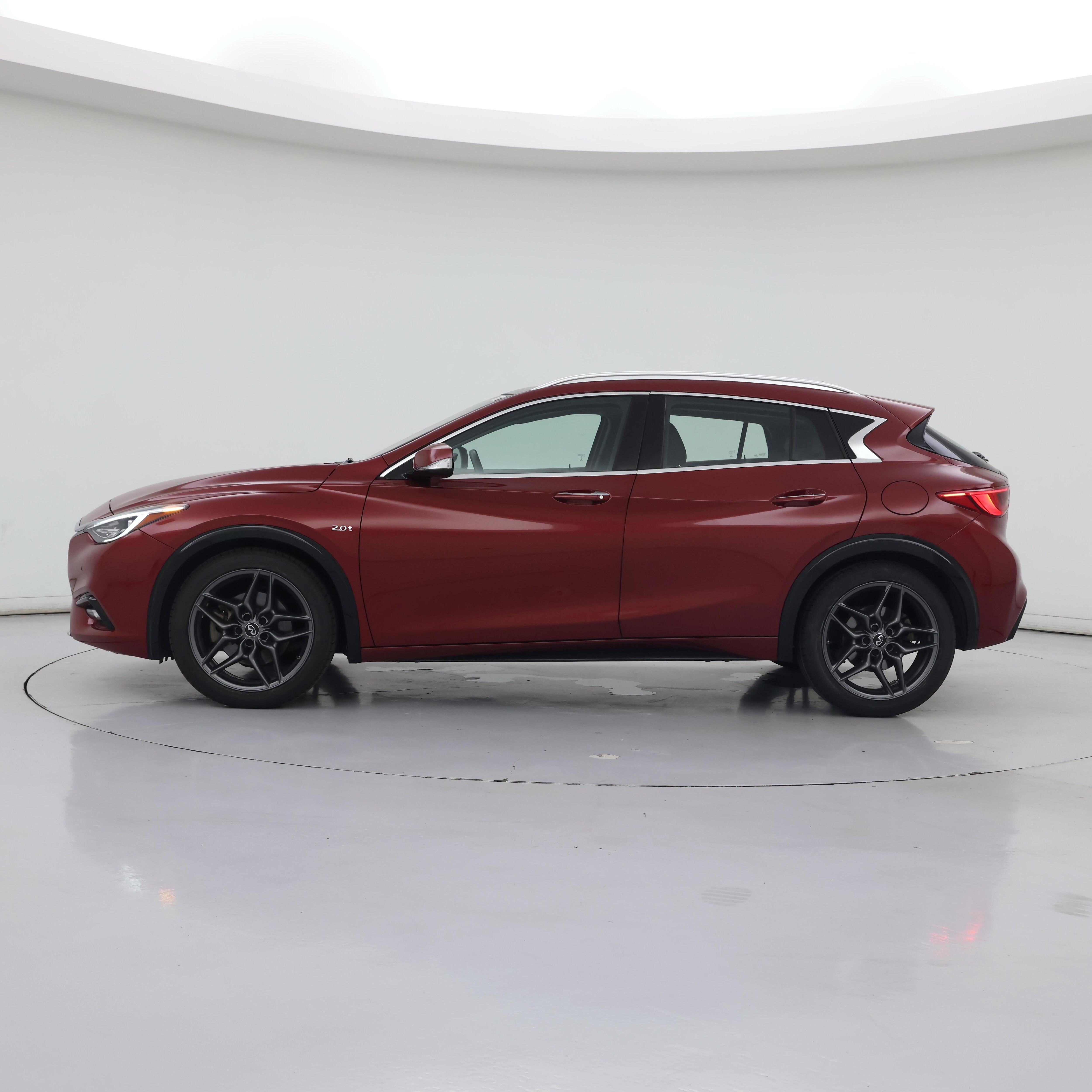 Thumbnail: 2017 INFINITI QX30 - 3