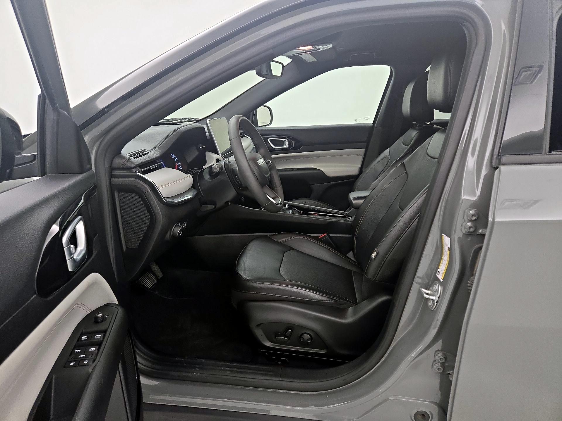 Thumbnail: 2023 Jeep Compass - 11