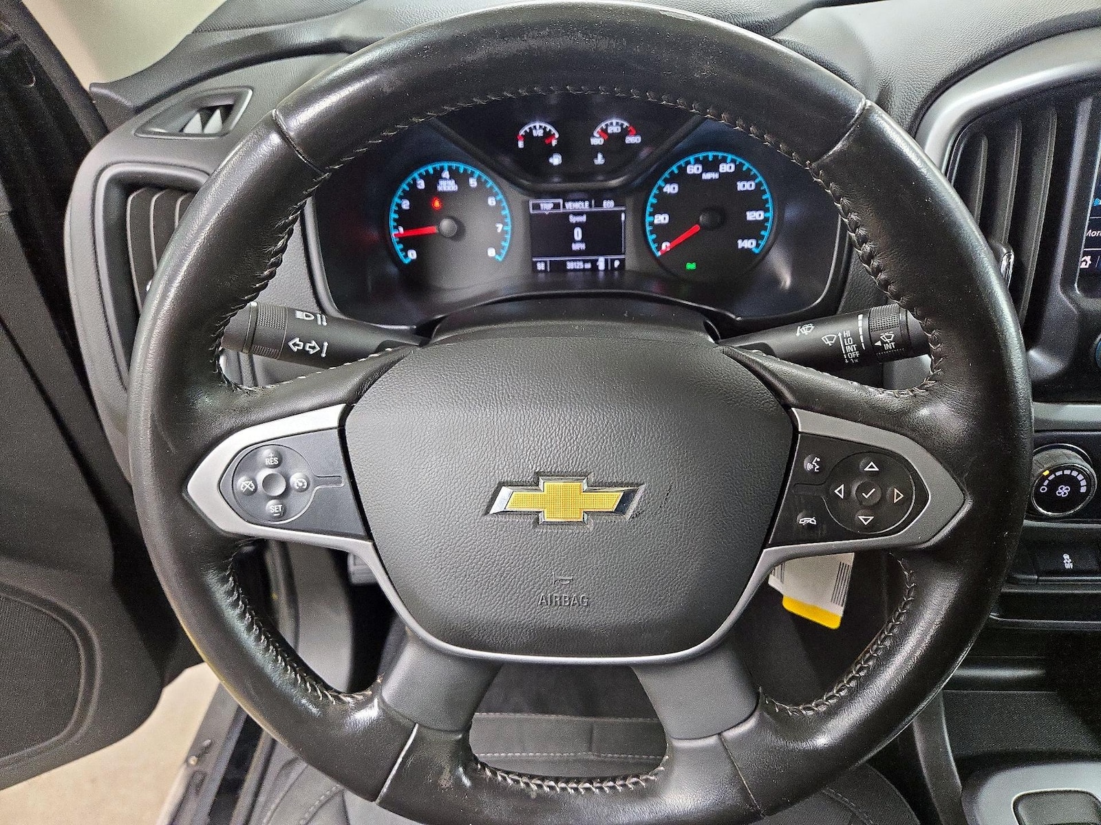 2022 Chevrolet Colorado LT - Photo 11