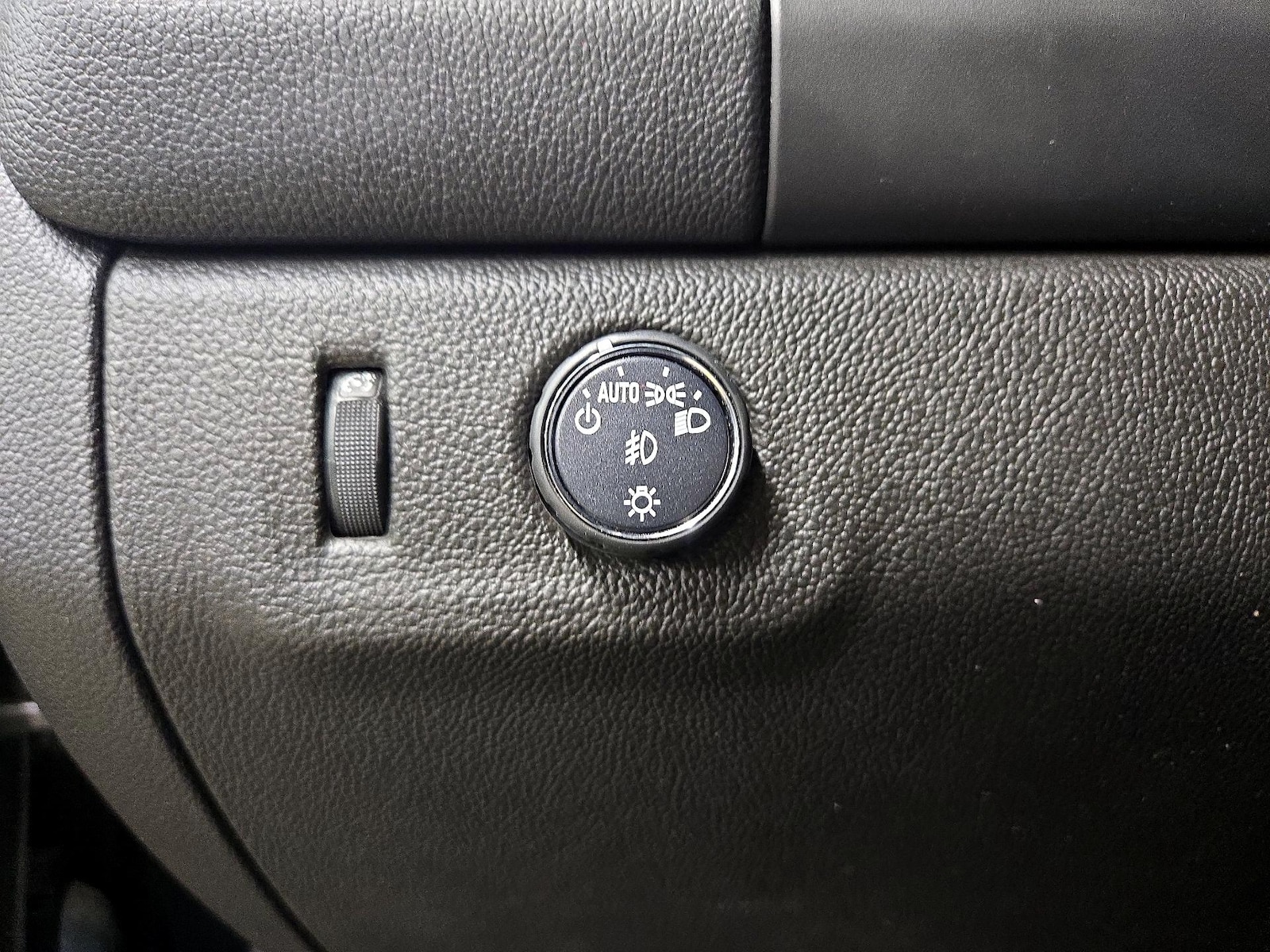 2022 Chevrolet Colorado LT - Photo 14