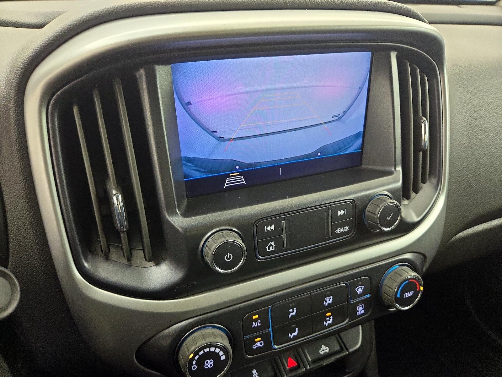 2022 Chevrolet Colorado LT - Photo 15