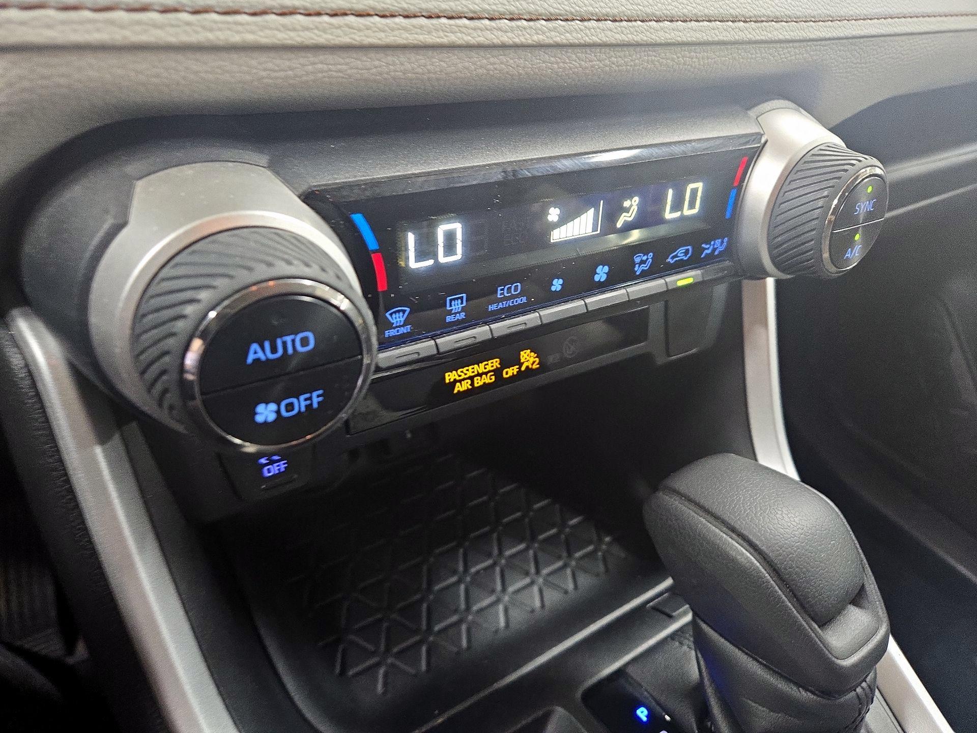 Thumbnail: 2020 Toyota RAV4 - 16