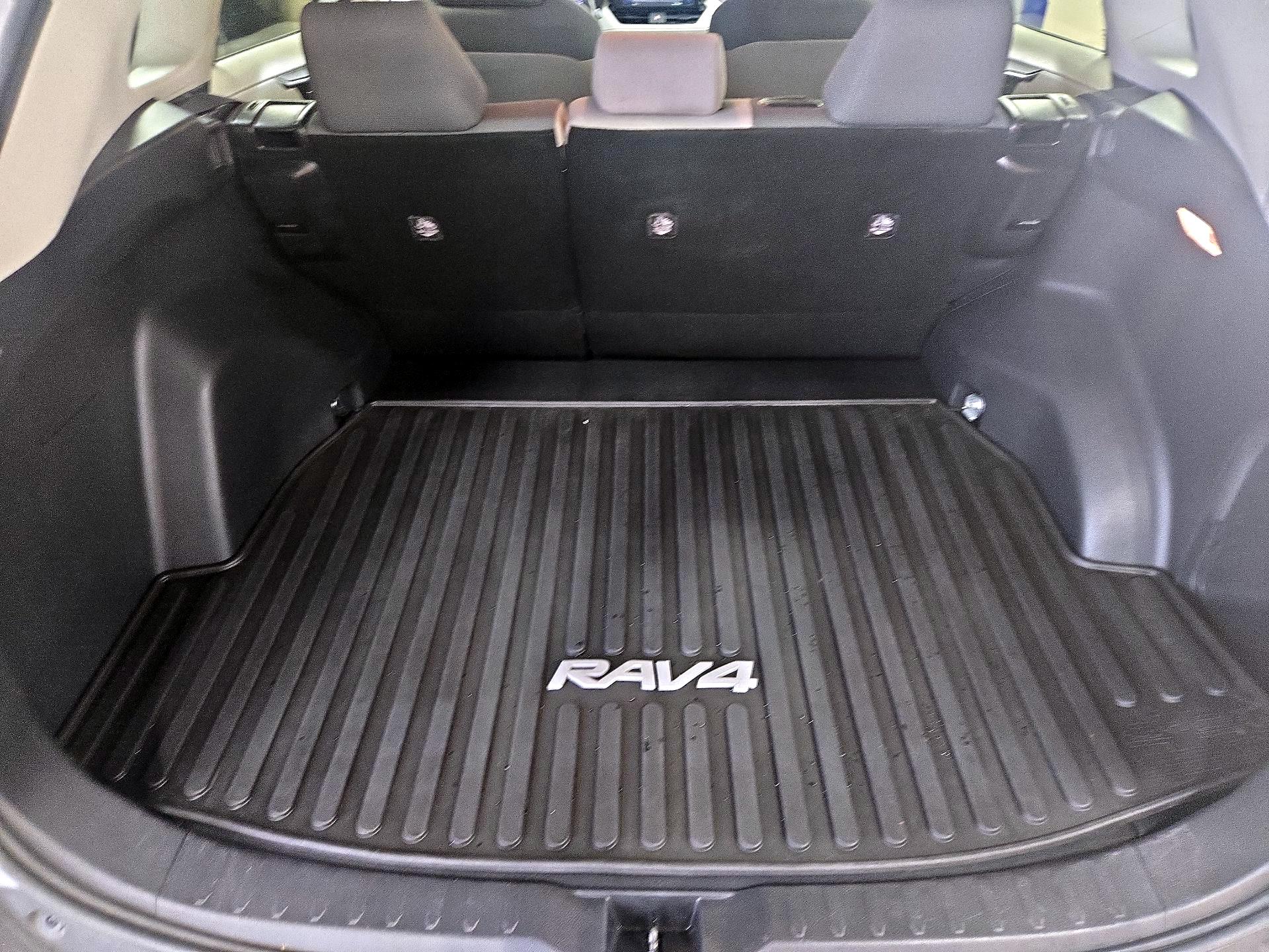 Thumbnail: 2020 Toyota RAV4 - 20