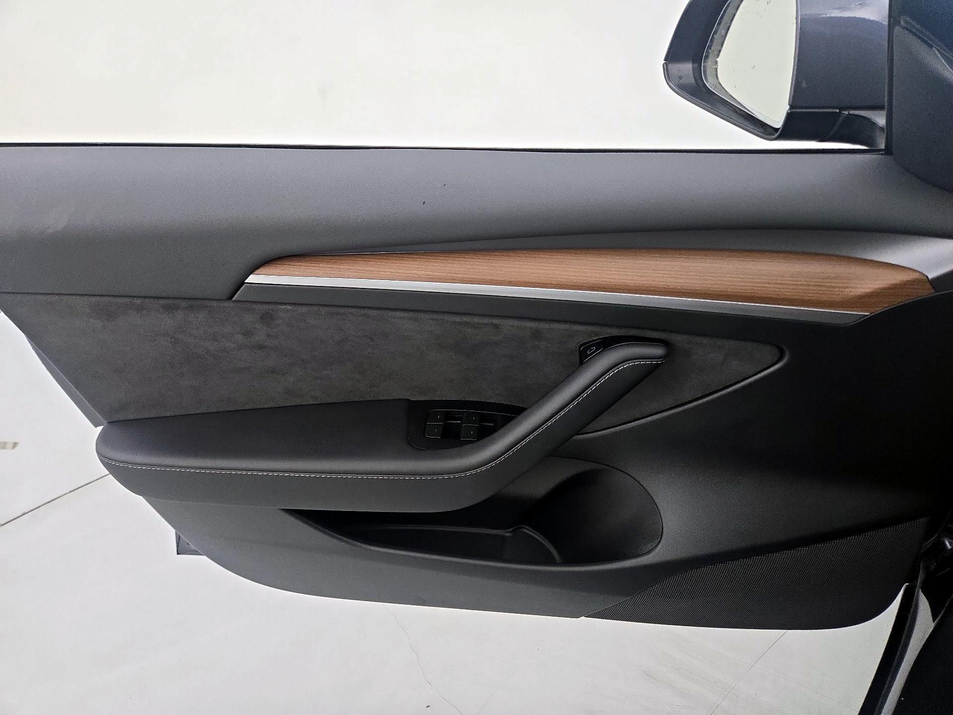 Thumbnail: 2023 Tesla Model 3 - 12