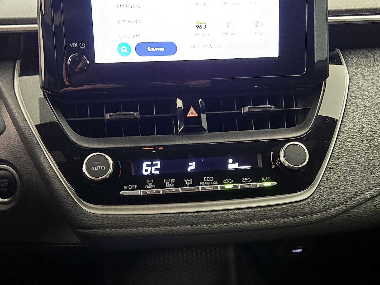 2024 Toyota Corolla SE - Photo 17