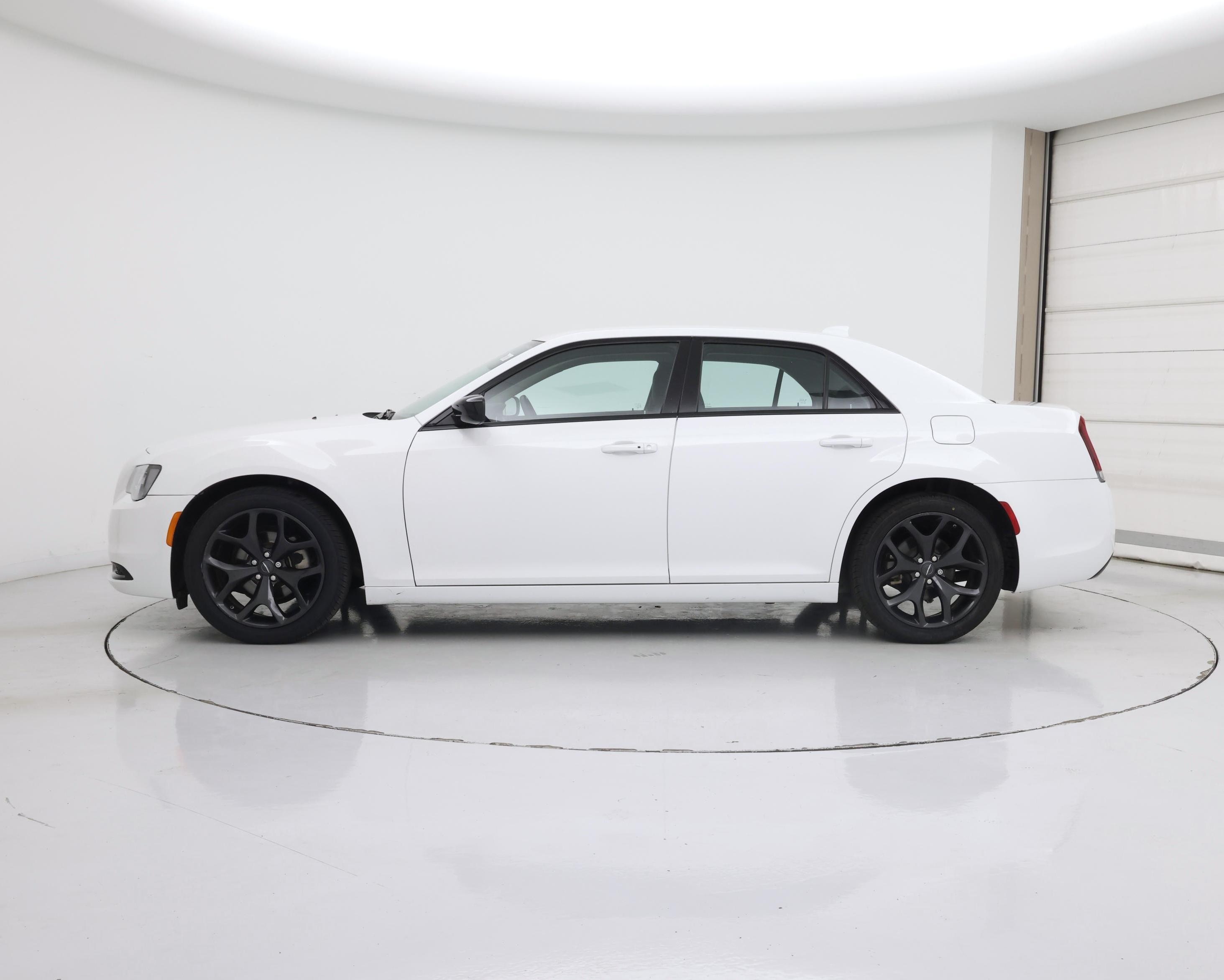 Thumbnail: 2022 Chrysler 300 - 3