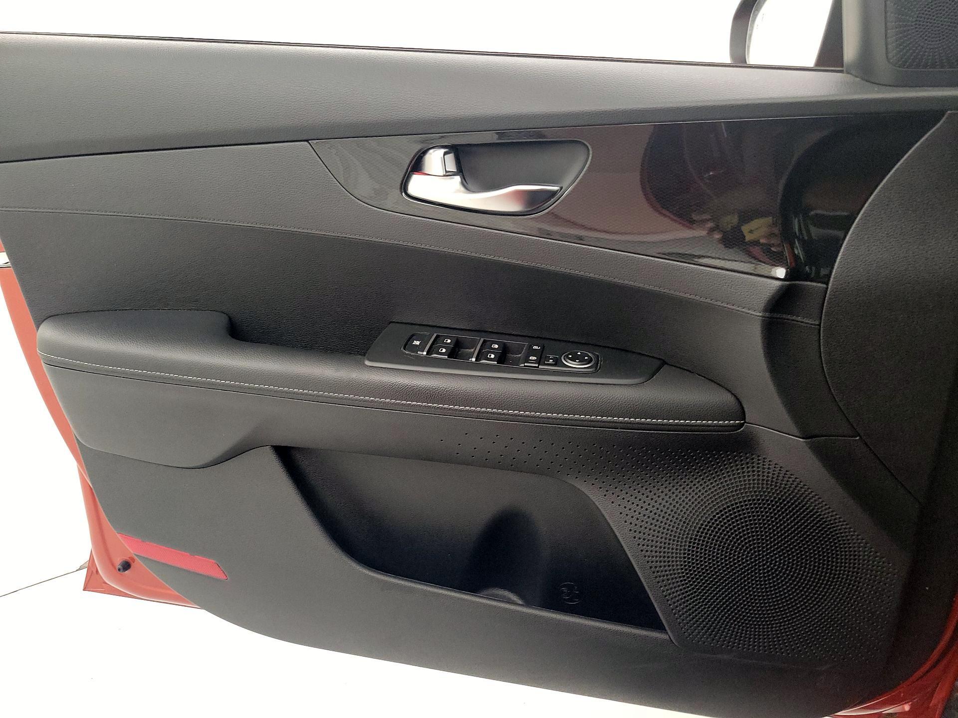 Thumbnail: 2022 Kia Forte - 12