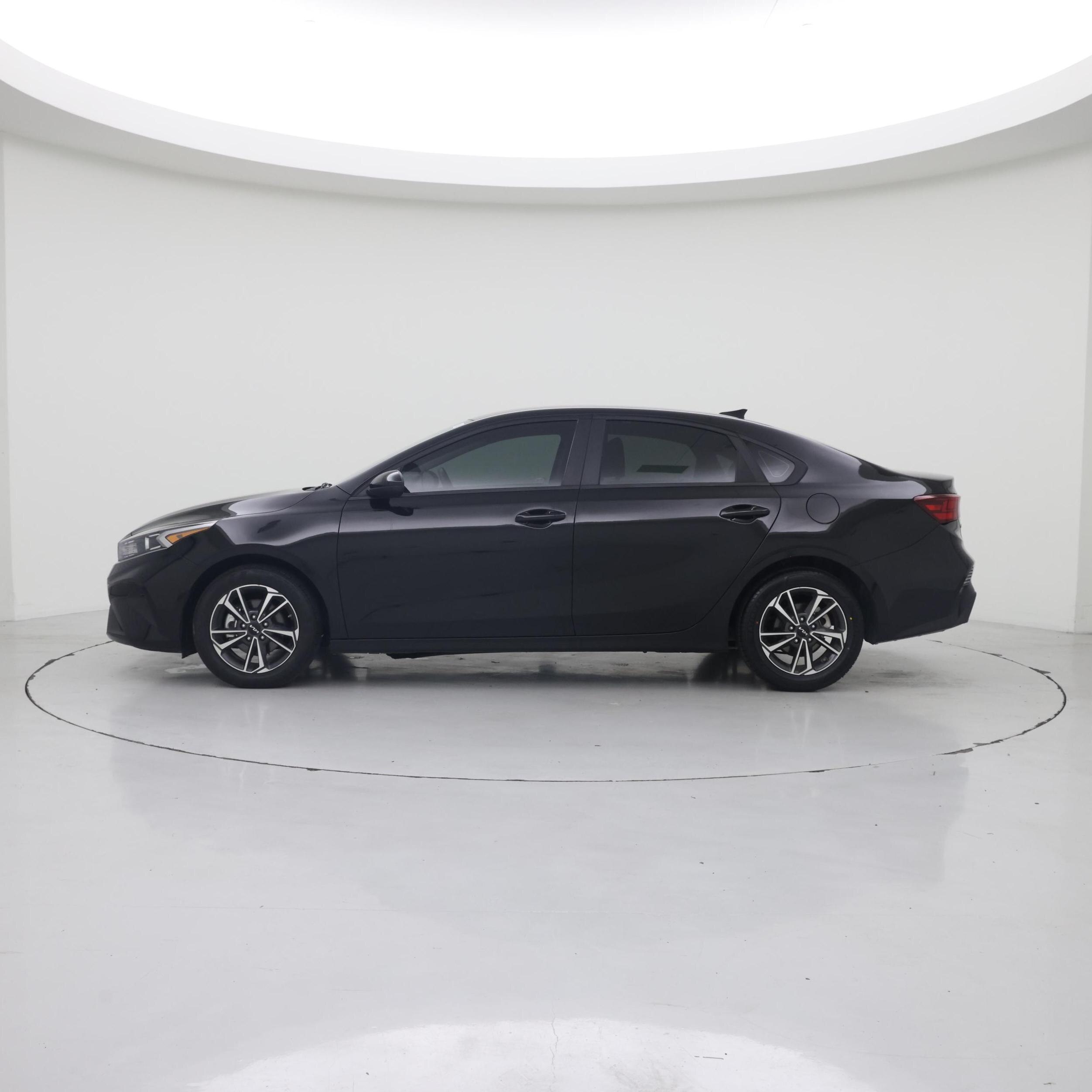 Thumbnail: 2024 Kia Forte - 3