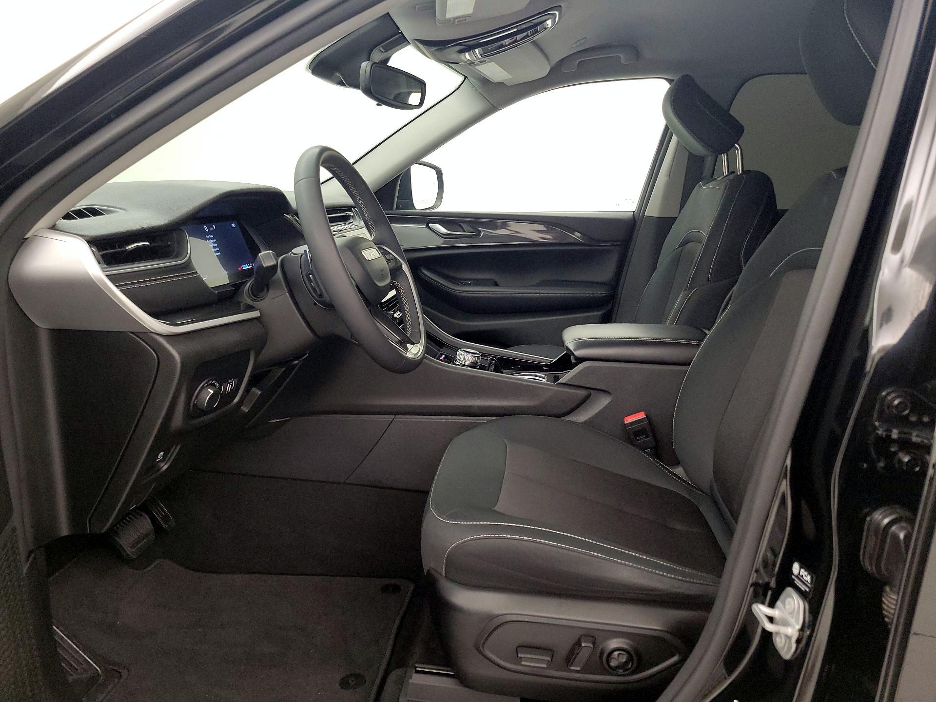 Thumbnail: 2023 Jeep Grand Cherokee - 11