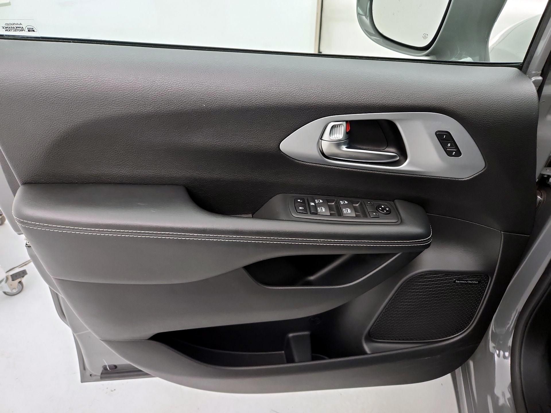 Thumbnail: 2020 Chrysler Pacifica - 12