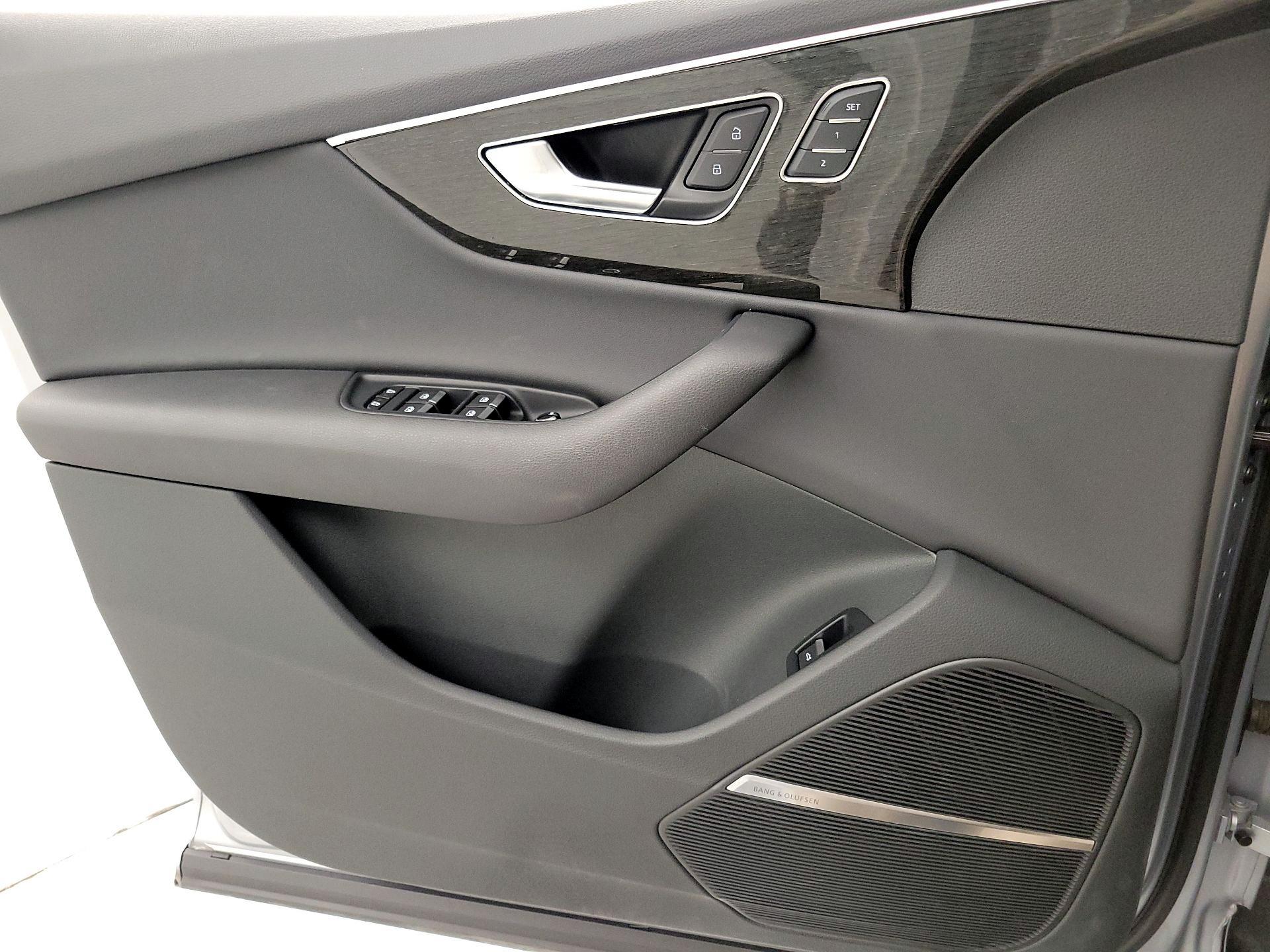 Thumbnail: 2021 Audi Q7 - 12