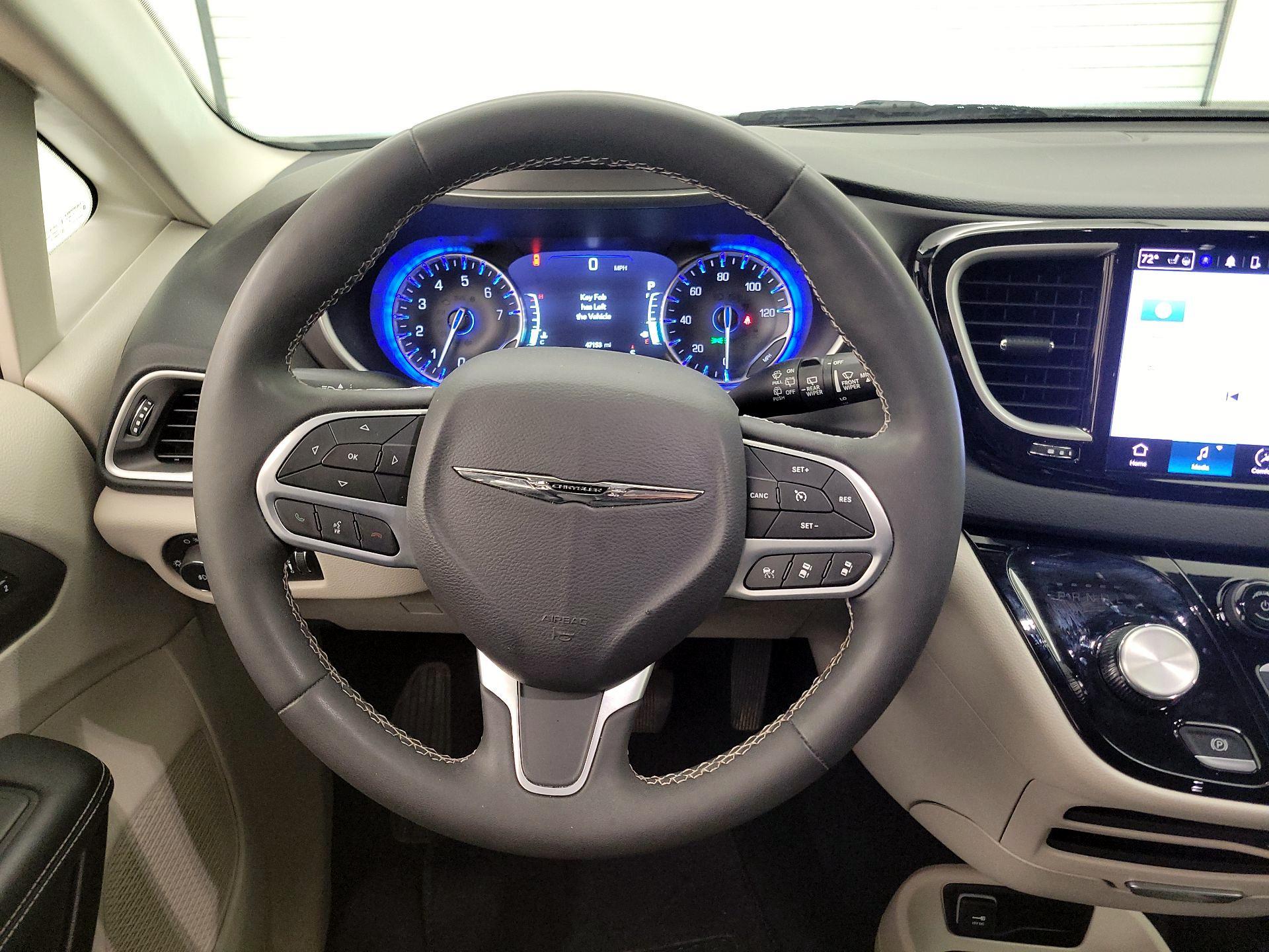 Thumbnail: 2023 Chrysler Pacifica - 10