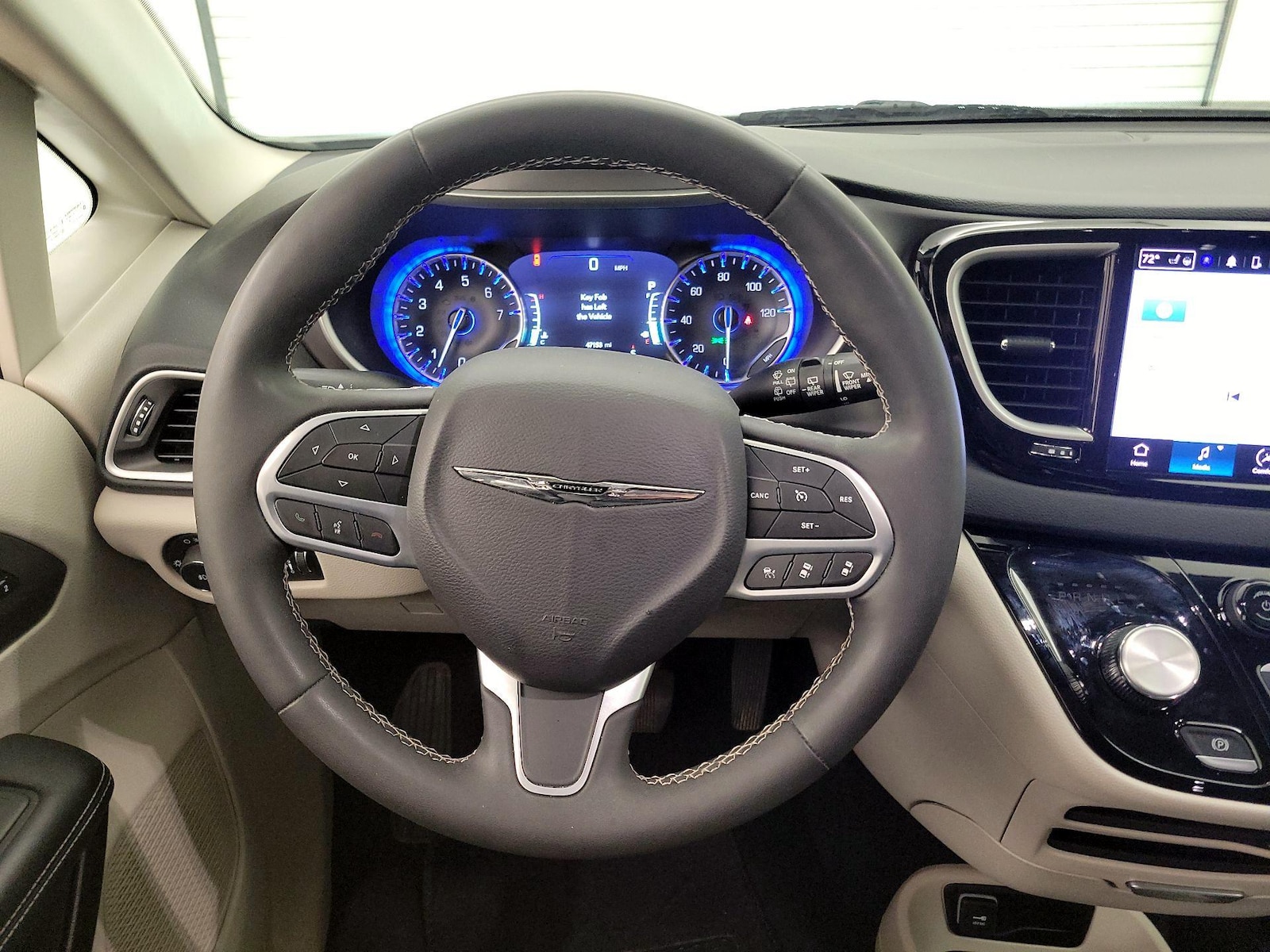 2023 Chrysler Pacifica Touring L - Photo 11