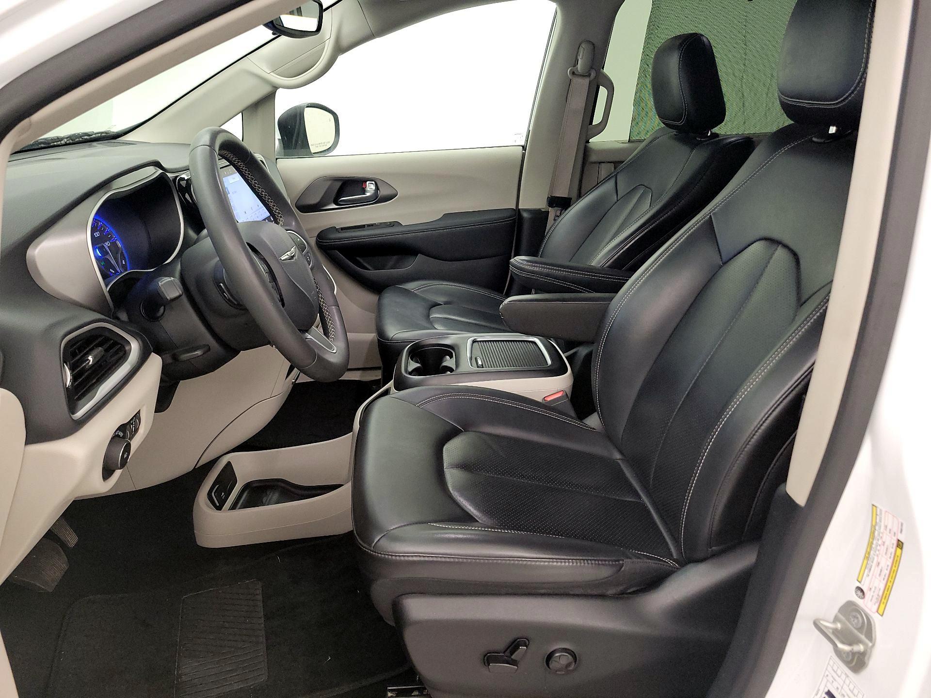 Thumbnail: 2023 Chrysler Pacifica - 11