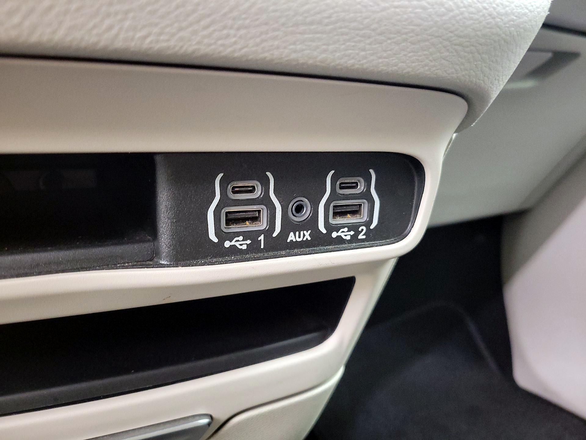 Thumbnail: 2023 Chrysler Pacifica - 18