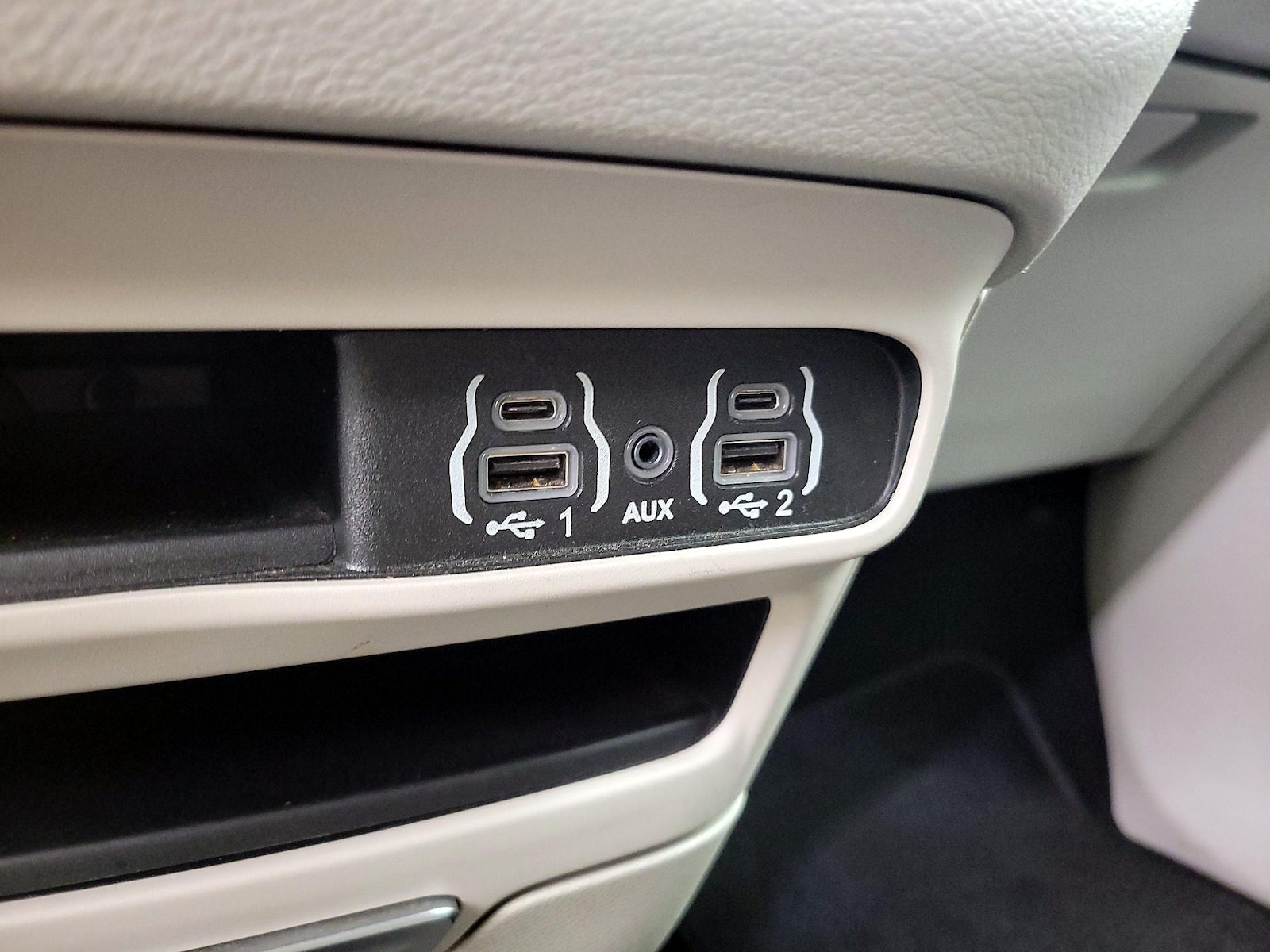 2023 Chrysler Pacifica Touring L - Photo 19