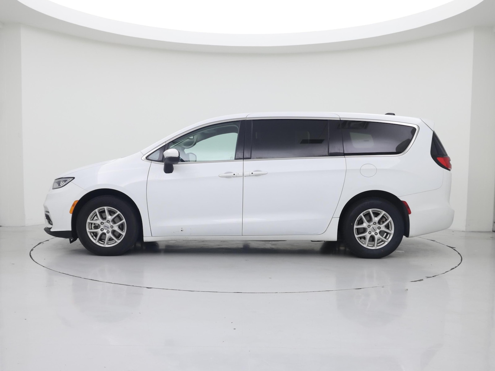 2023 Chrysler Pacifica Touring L - Photo 4