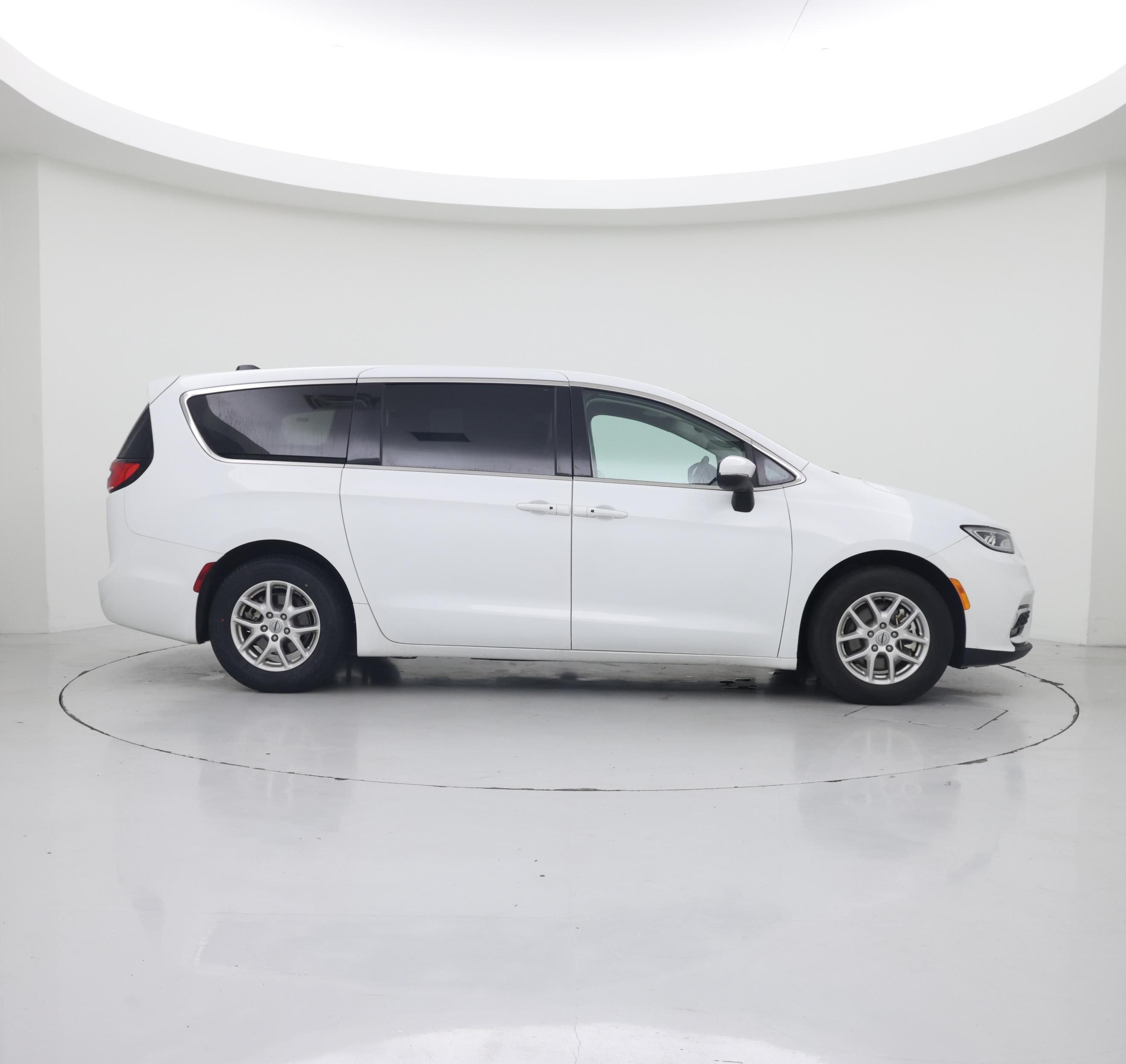 Thumbnail: 2023 Chrysler Pacifica - 7