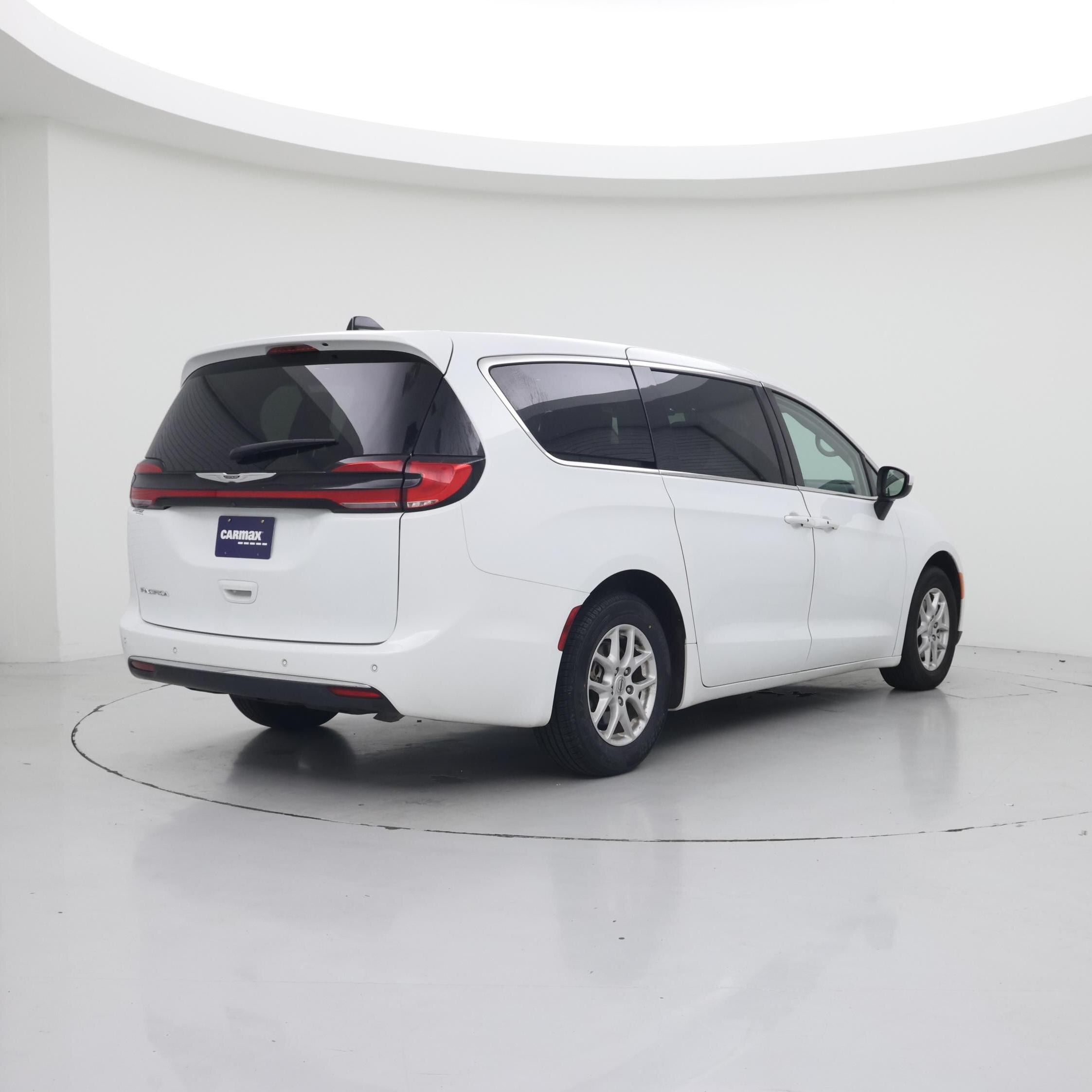 Thumbnail: 2023 Chrysler Pacifica - 8