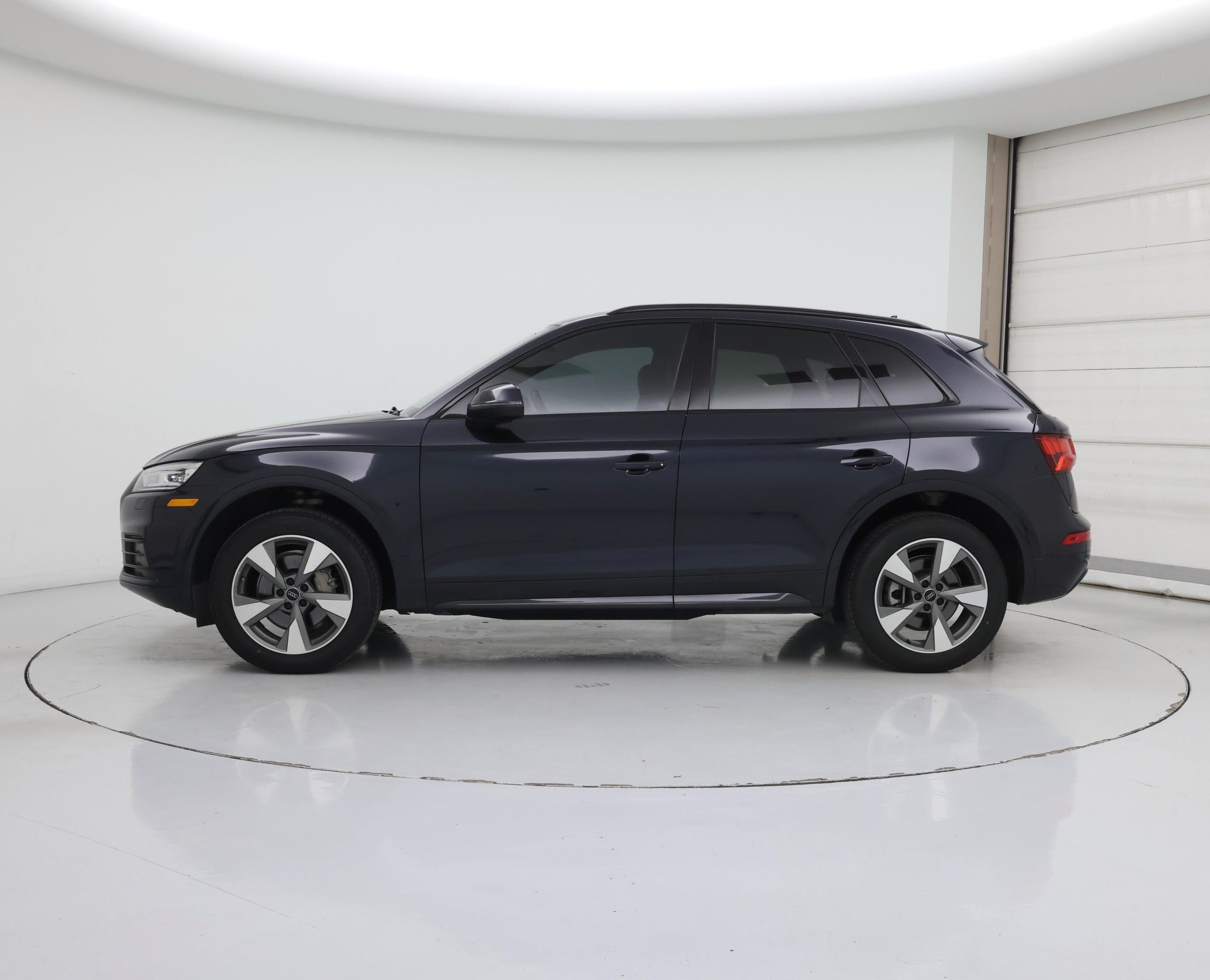 Thumbnail: 2020 Audi Q5 - 3
