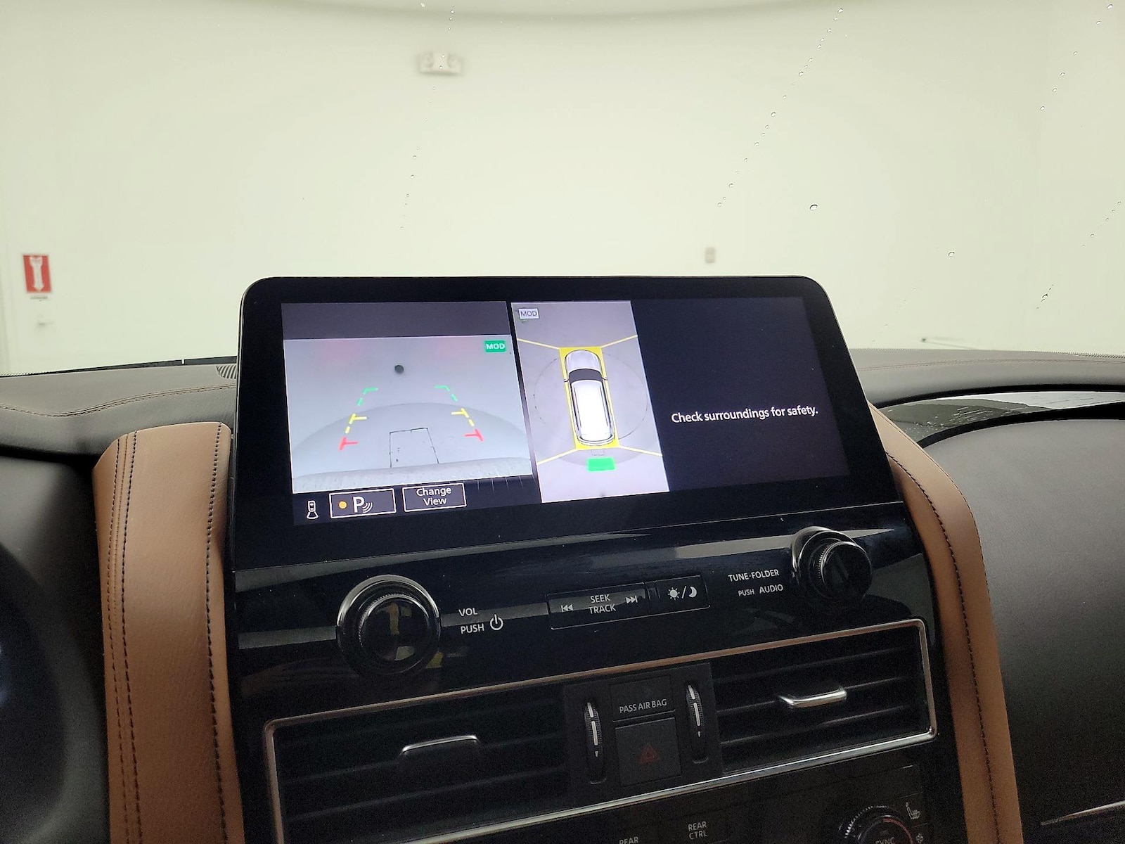 2023 INFINITI QX80 Sensory 4WD - Photo 16