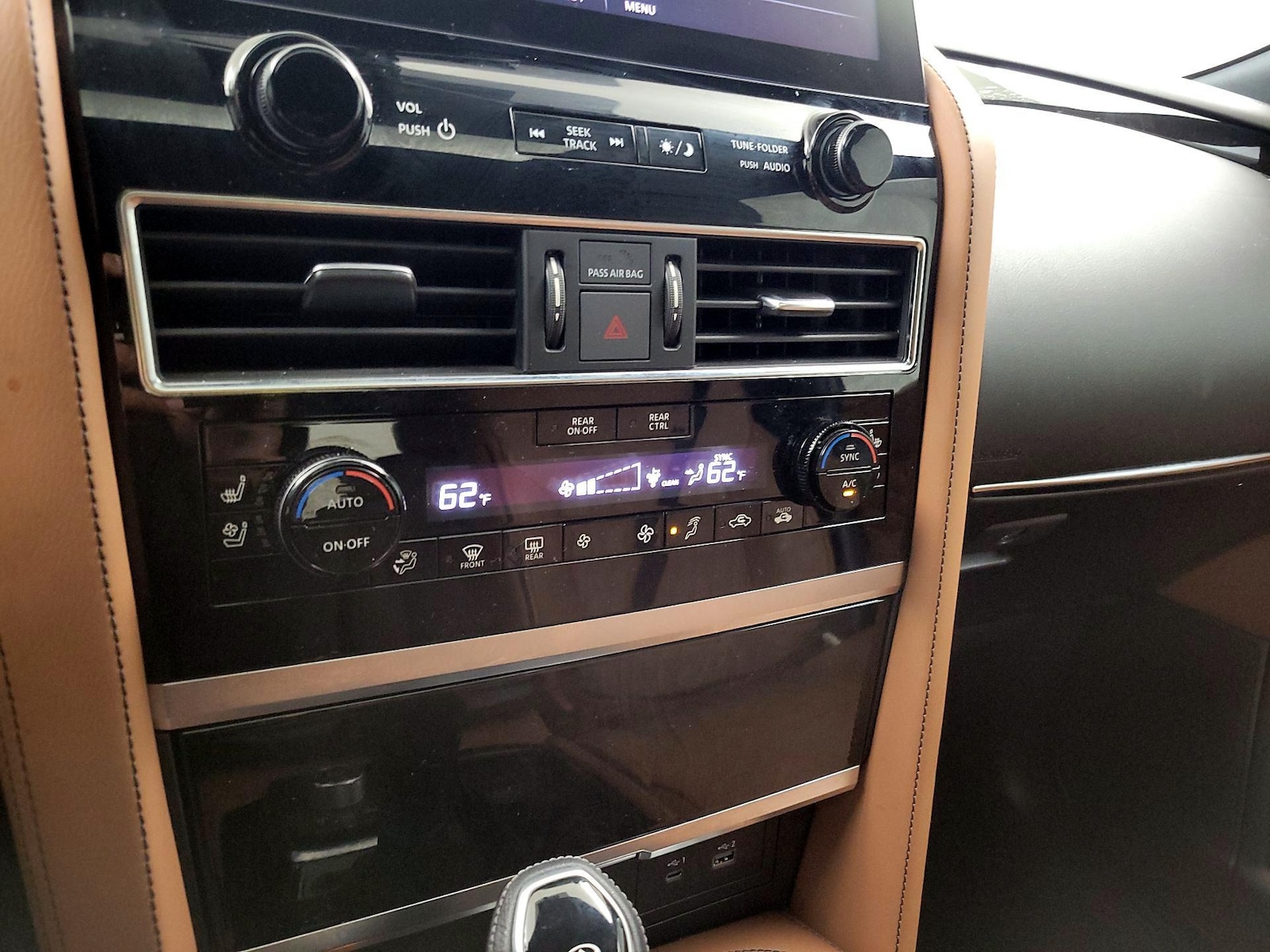 2023 INFINITI QX80 Sensory 4WD - Photo 18