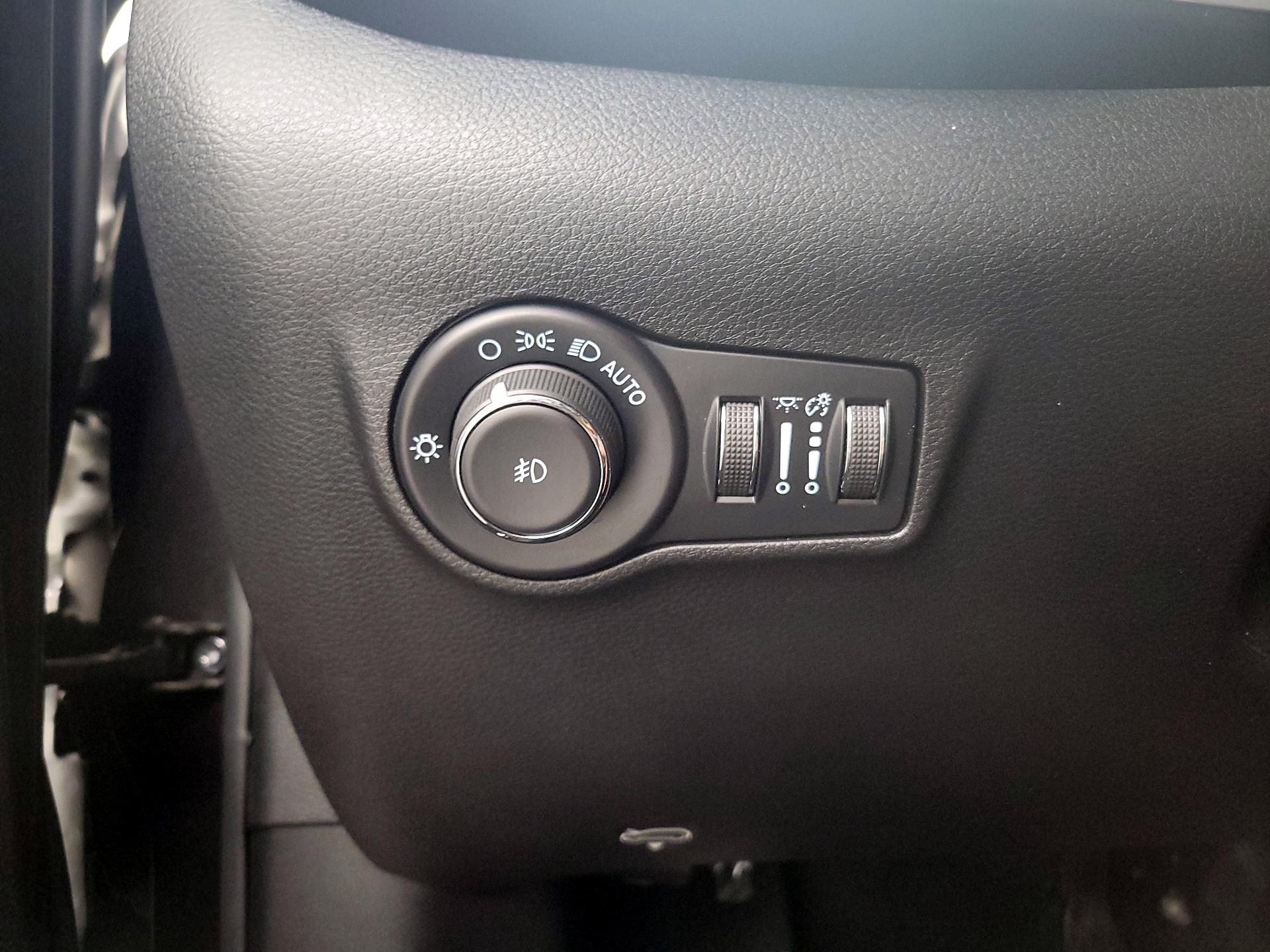 Thumbnail: 2022 Jeep Compass - 13