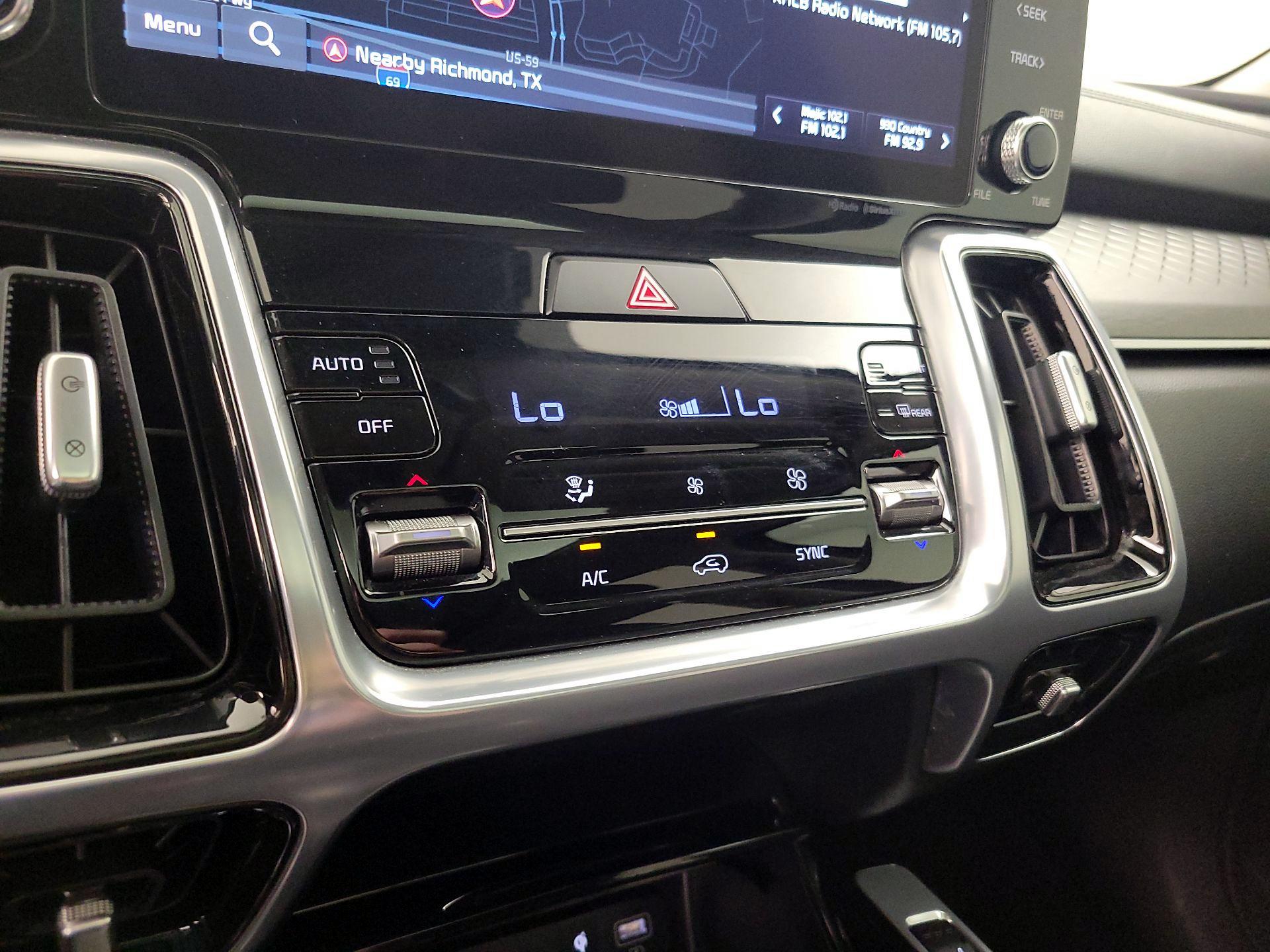 Thumbnail: 2023 Kia Sorento - 17