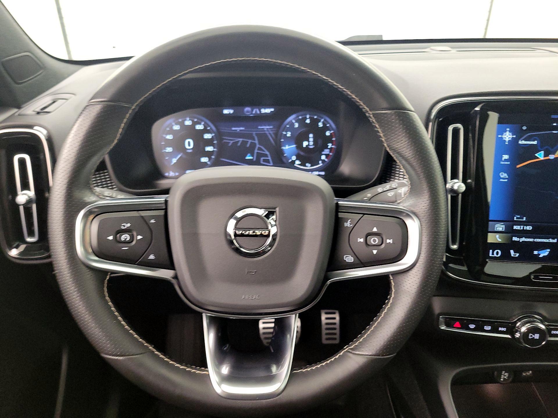 Thumbnail: 2021 Volvo XC40 - 10