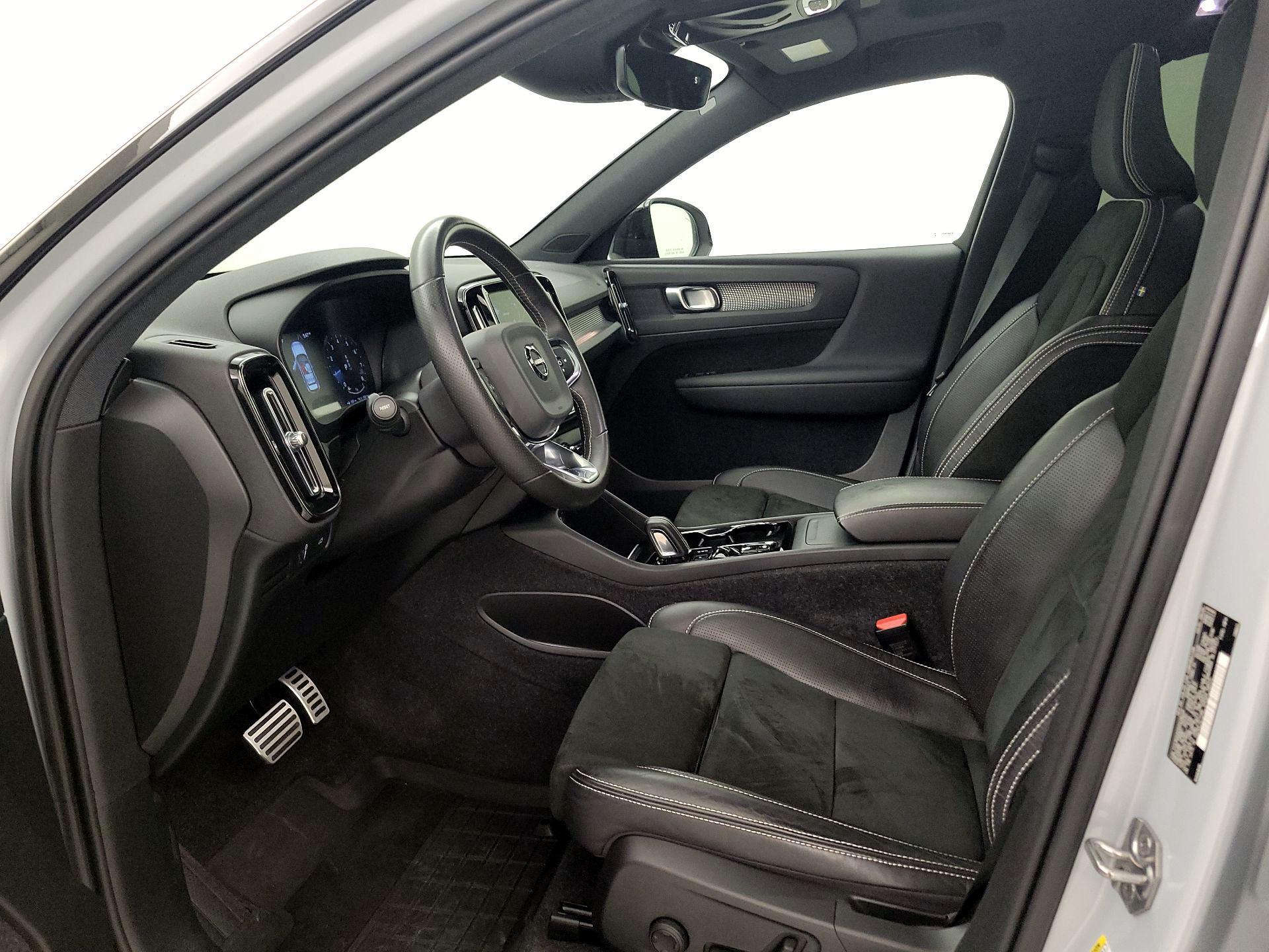 Thumbnail: 2021 Volvo XC40 - 11