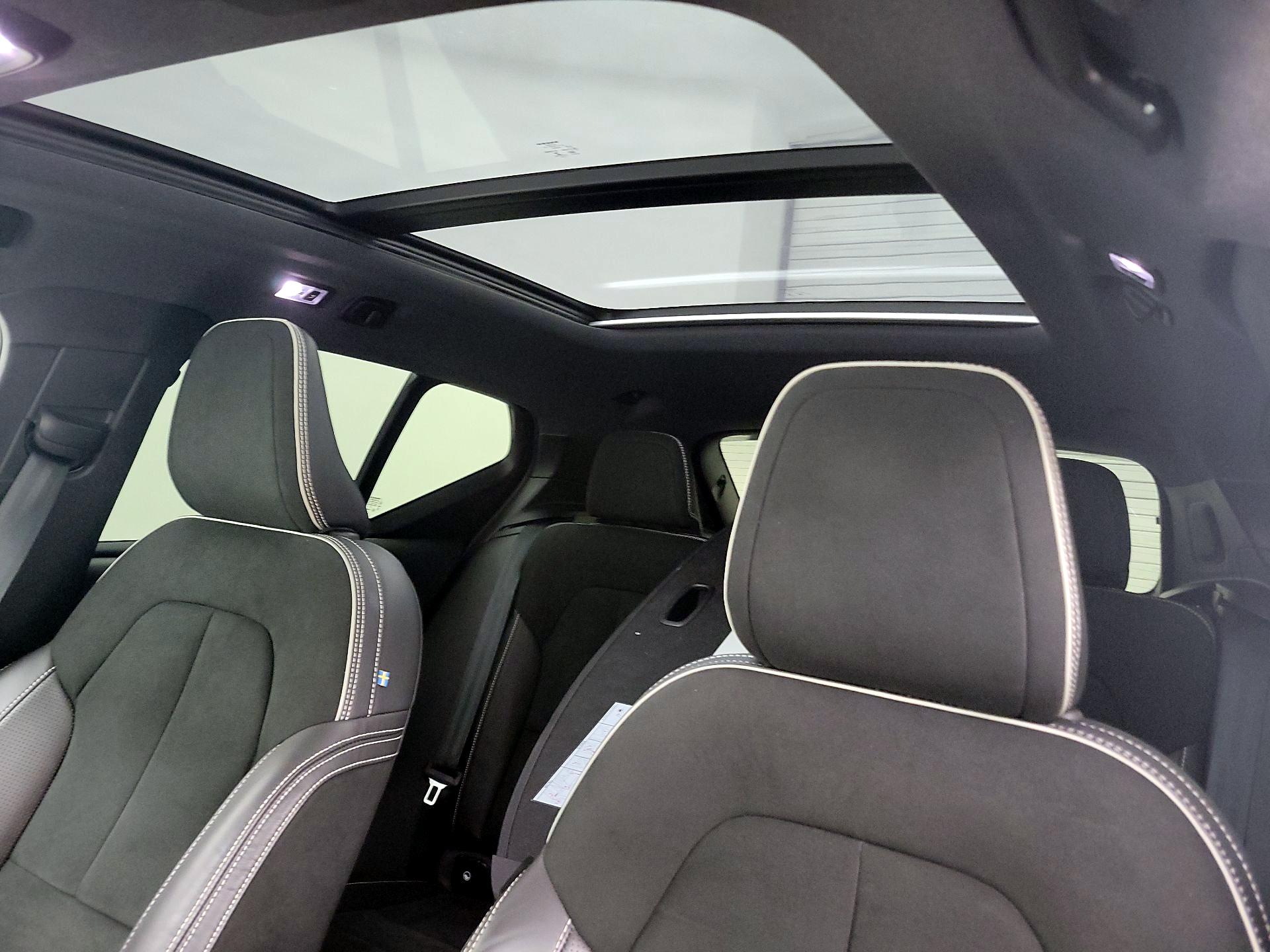 Thumbnail: 2021 Volvo XC40 - 20