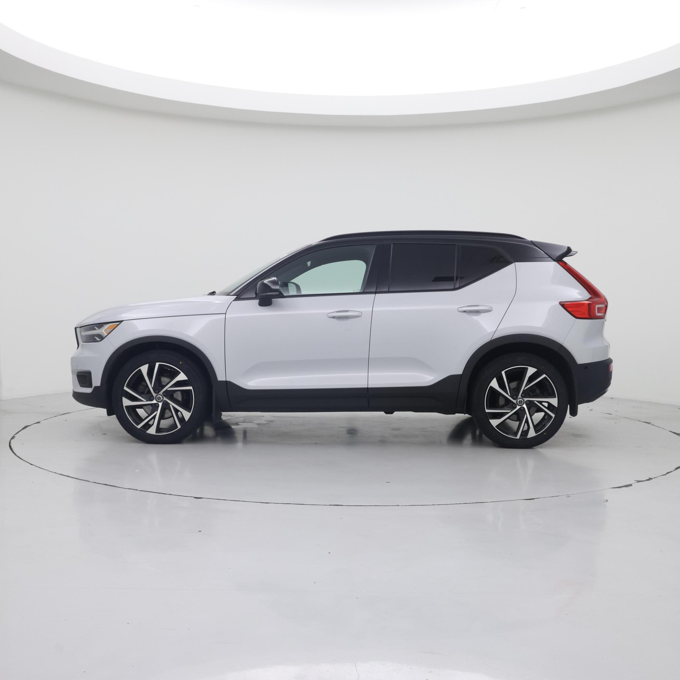 Thumbnail: 2021 Volvo XC40 - 3