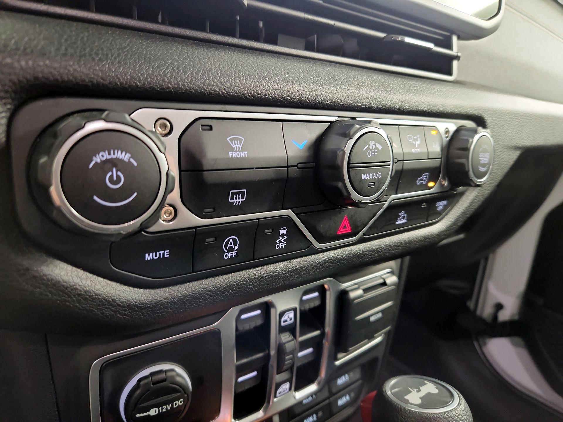 Thumbnail: 2025 Jeep Wrangler - 16