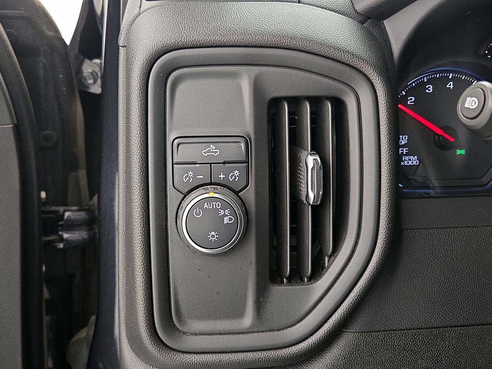 2022 Chevrolet Silverado 1500 Custom - Photo 14
