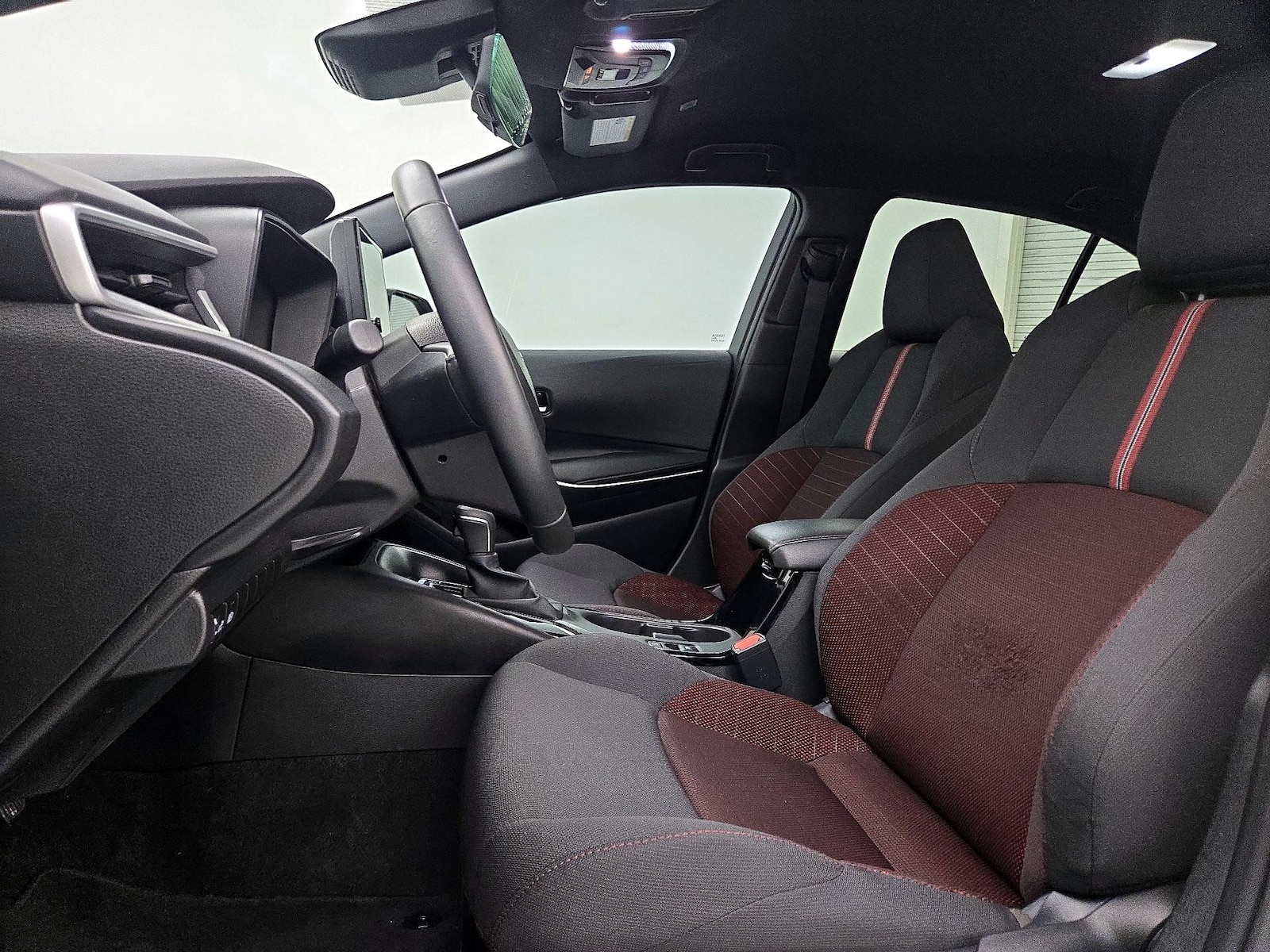 2025 Toyota Corolla SE - Photo 12