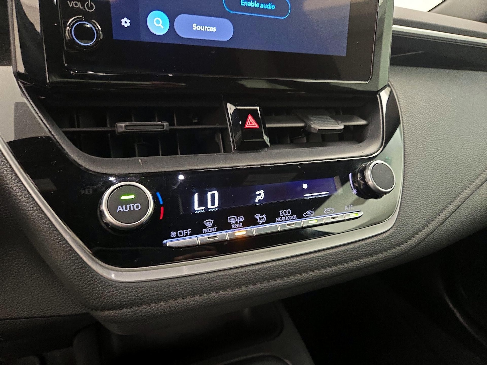 2025 Toyota Corolla SE - Photo 17