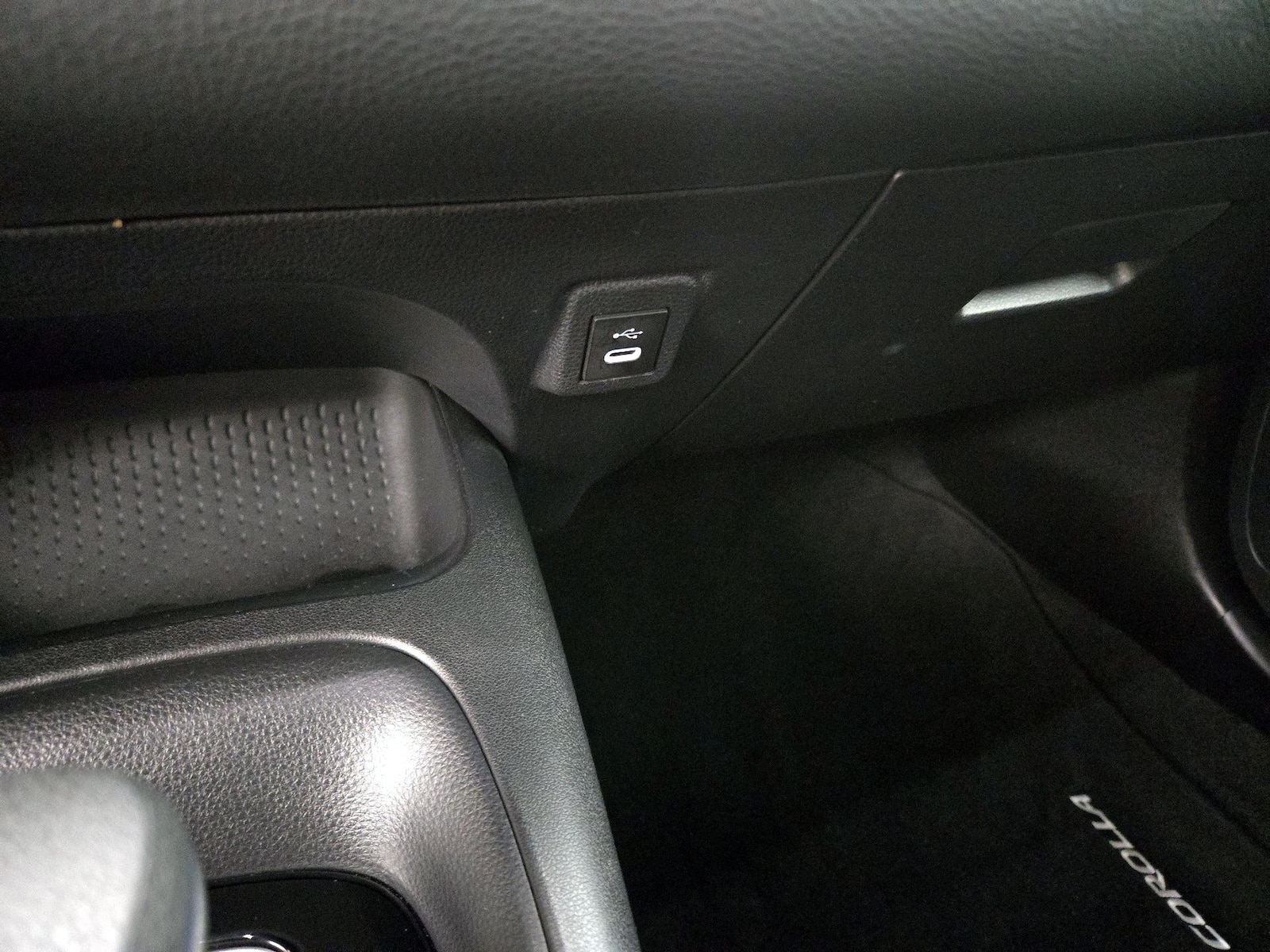 2025 Toyota Corolla SE - Photo 19