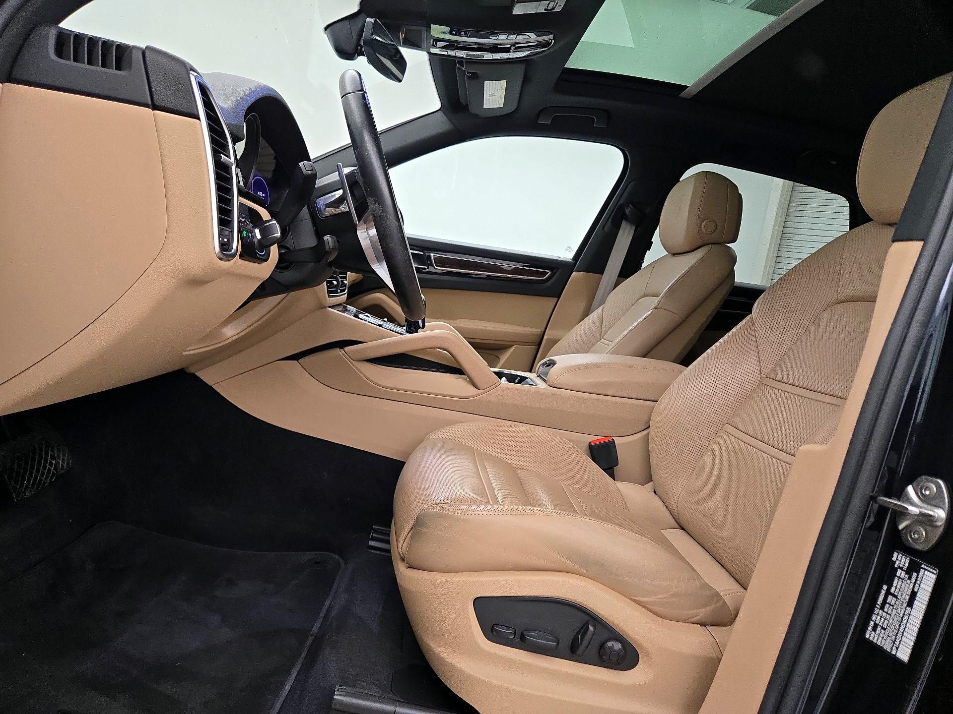 Thumbnail: 2022 Porsche Cayenne - 11