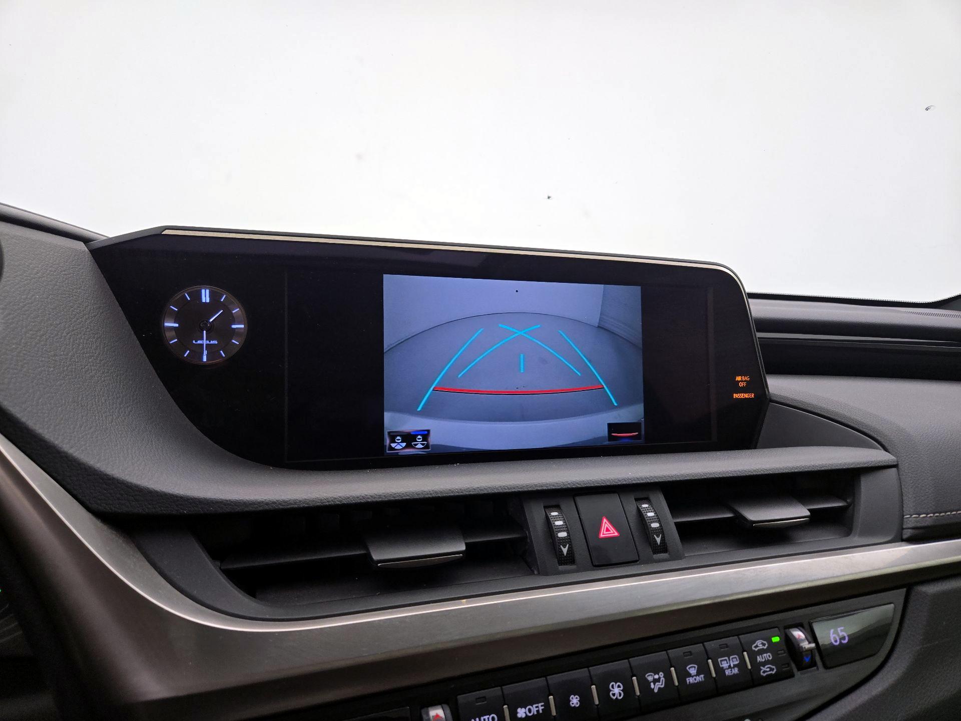 Thumbnail: 2020 Lexus ES - 15