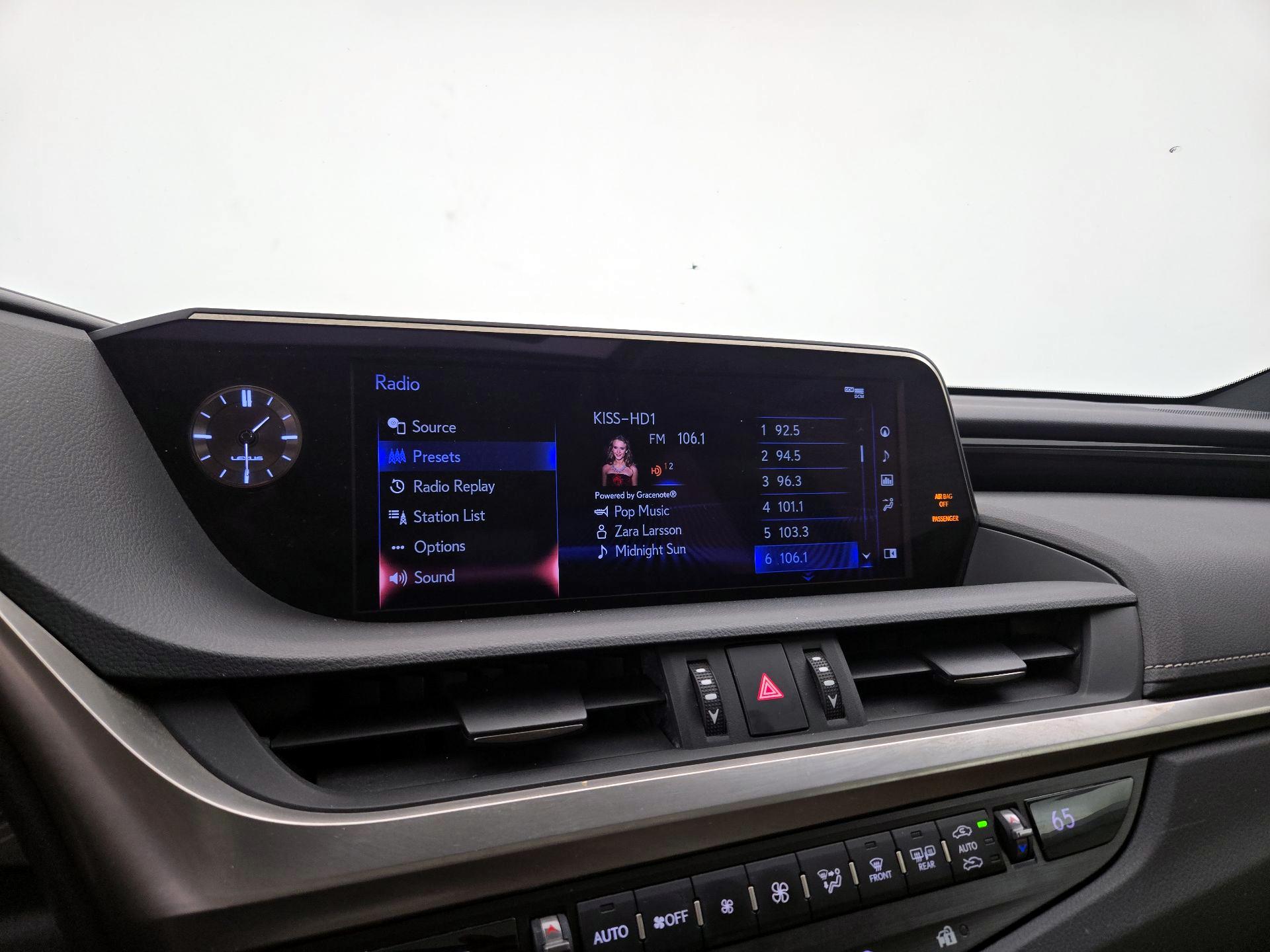 Thumbnail: 2020 Lexus ES - 16