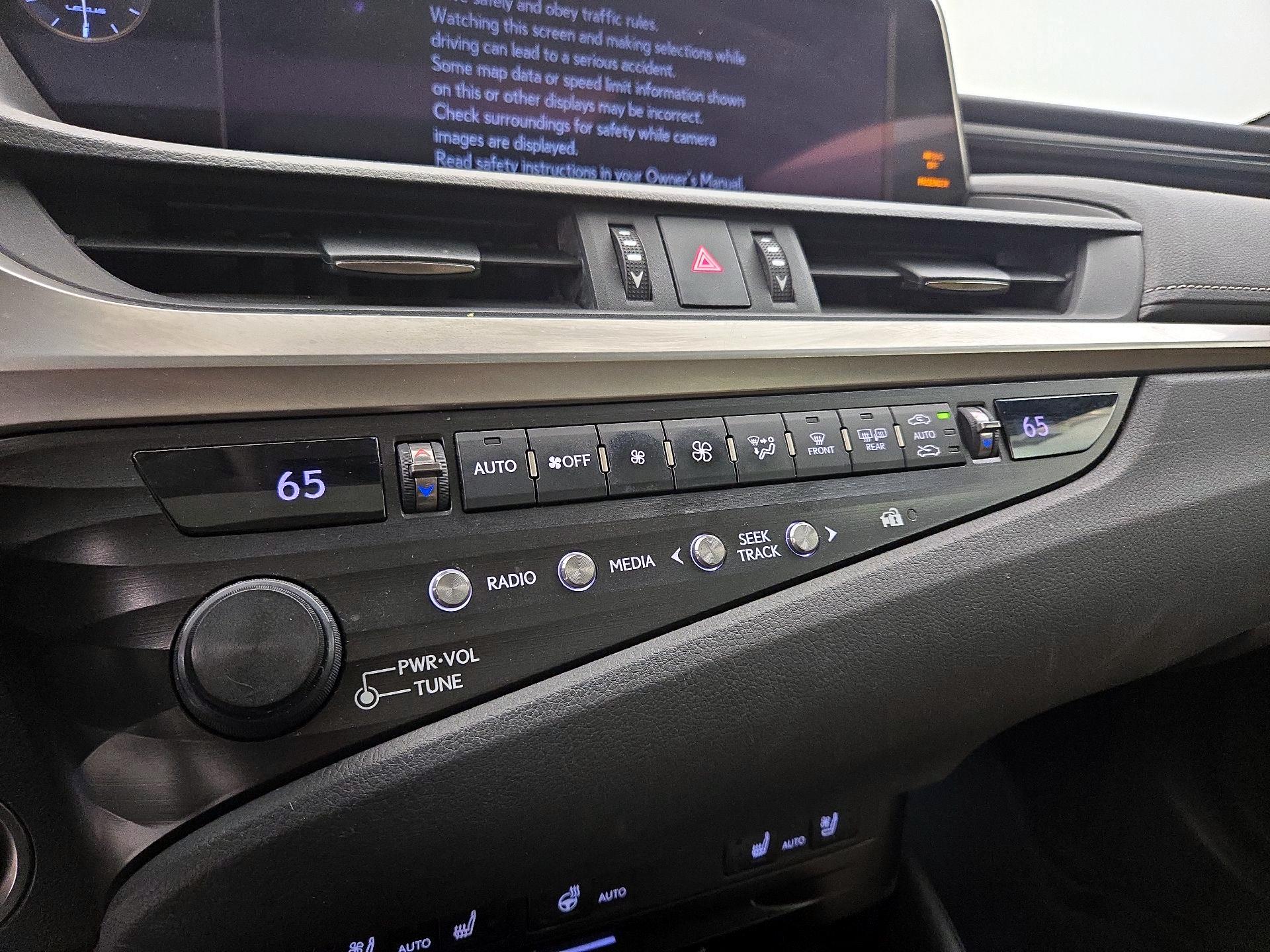 Thumbnail: 2020 Lexus ES - 17