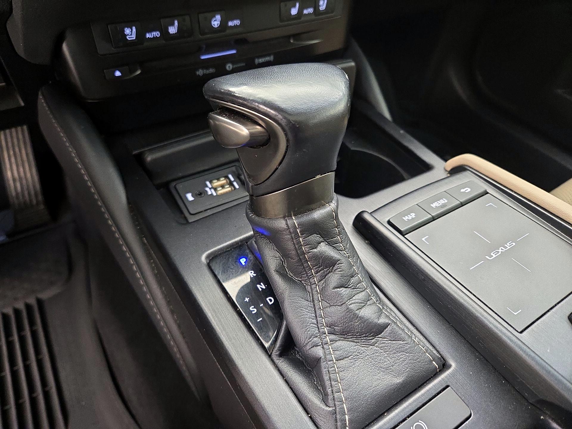 Thumbnail: 2020 Lexus ES - 18