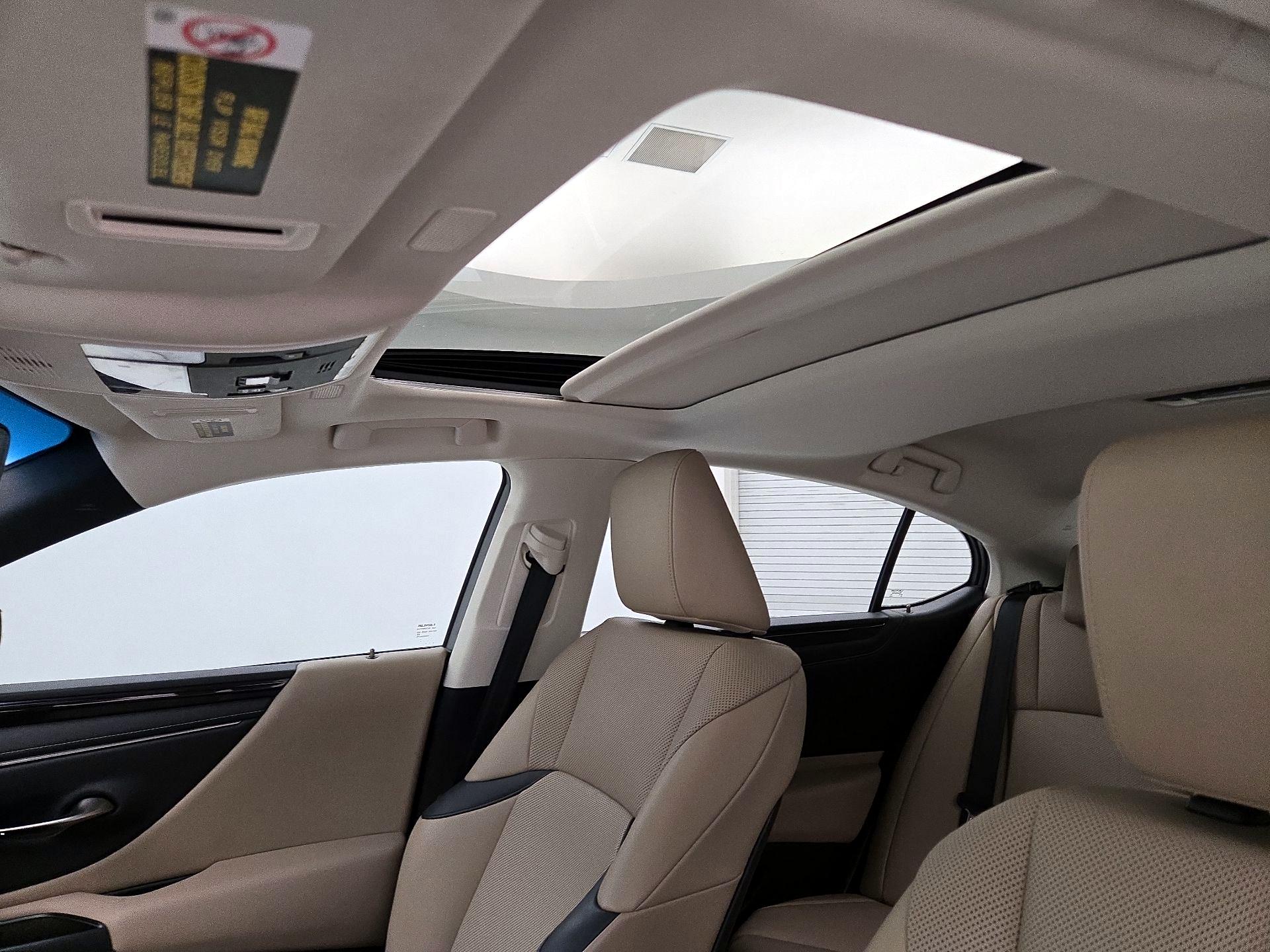 Thumbnail: 2020 Lexus ES - 20