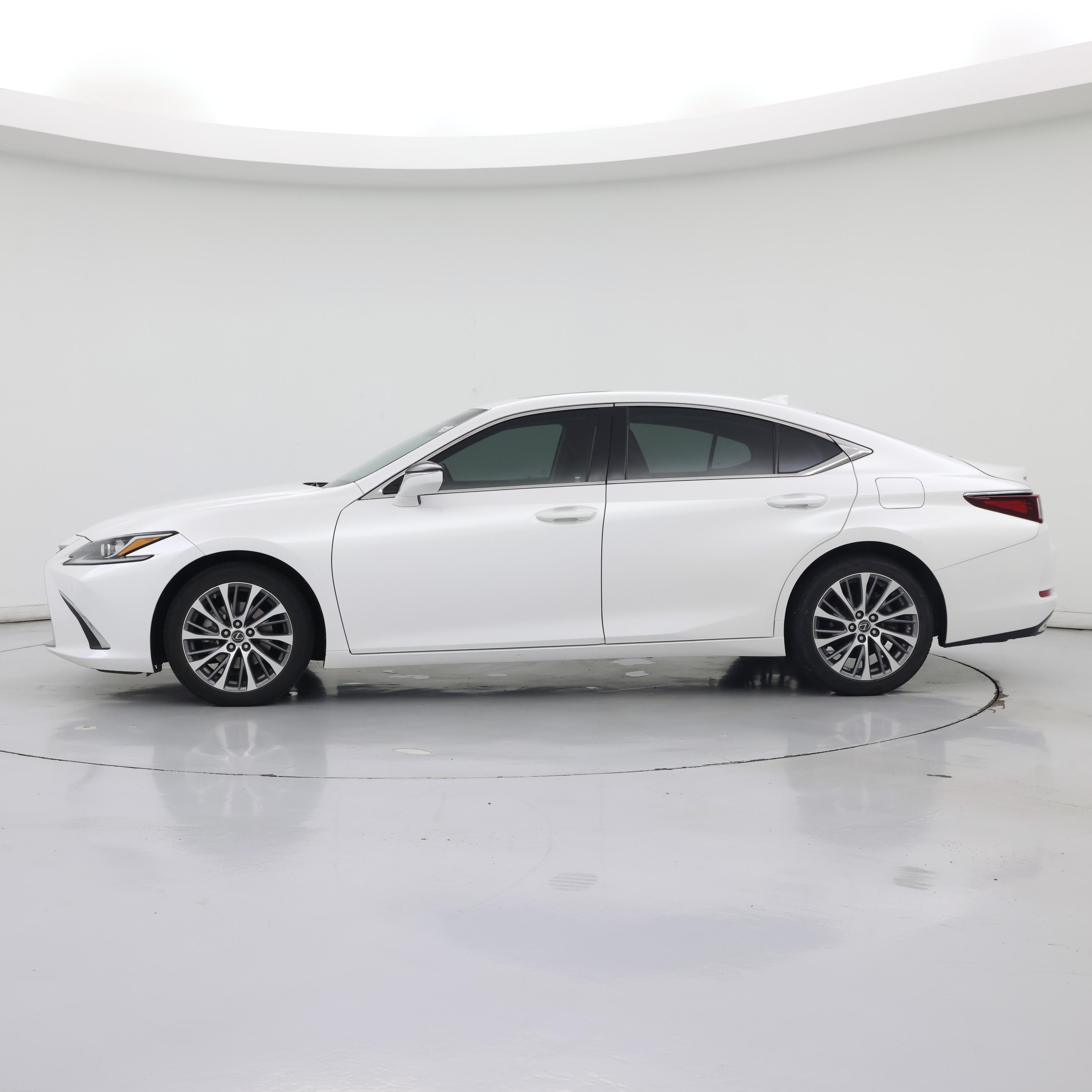 Thumbnail: 2020 Lexus ES - 3