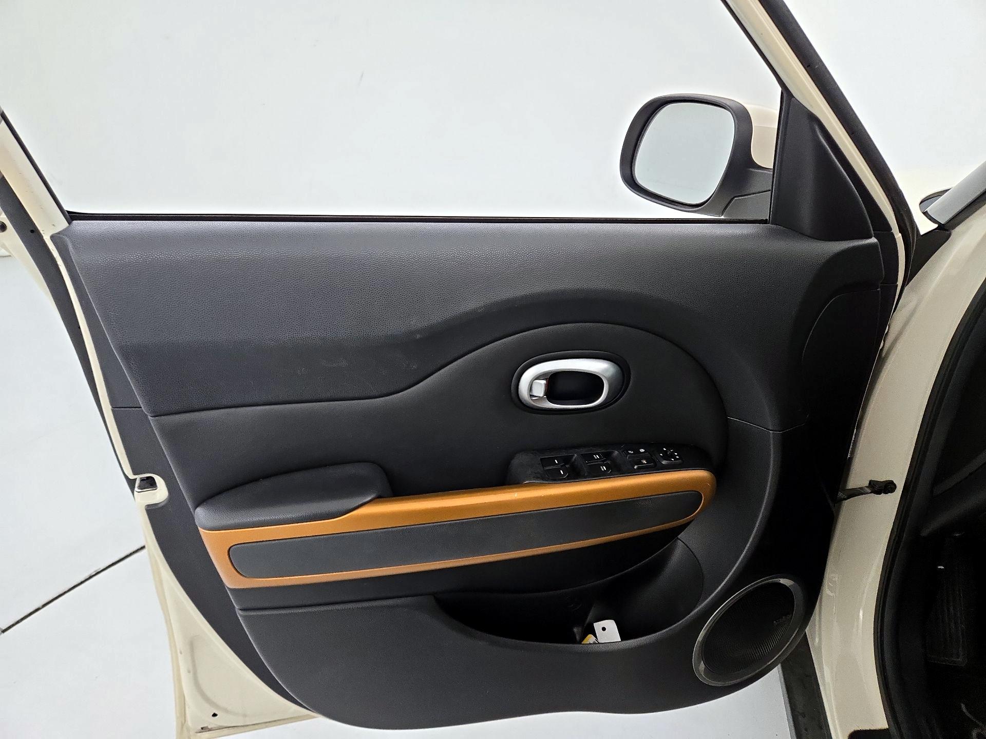 Thumbnail: 2015 Kia Soul - 12