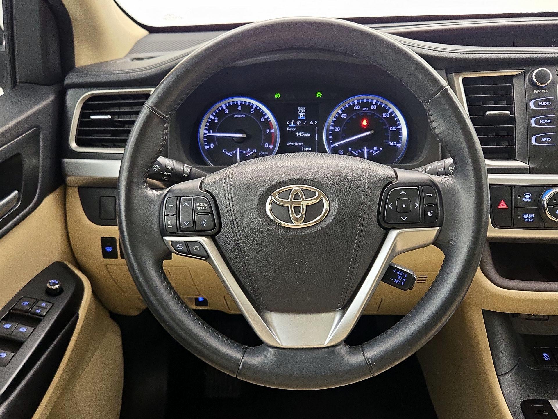 Thumbnail: 2016 Toyota Highlander - 10