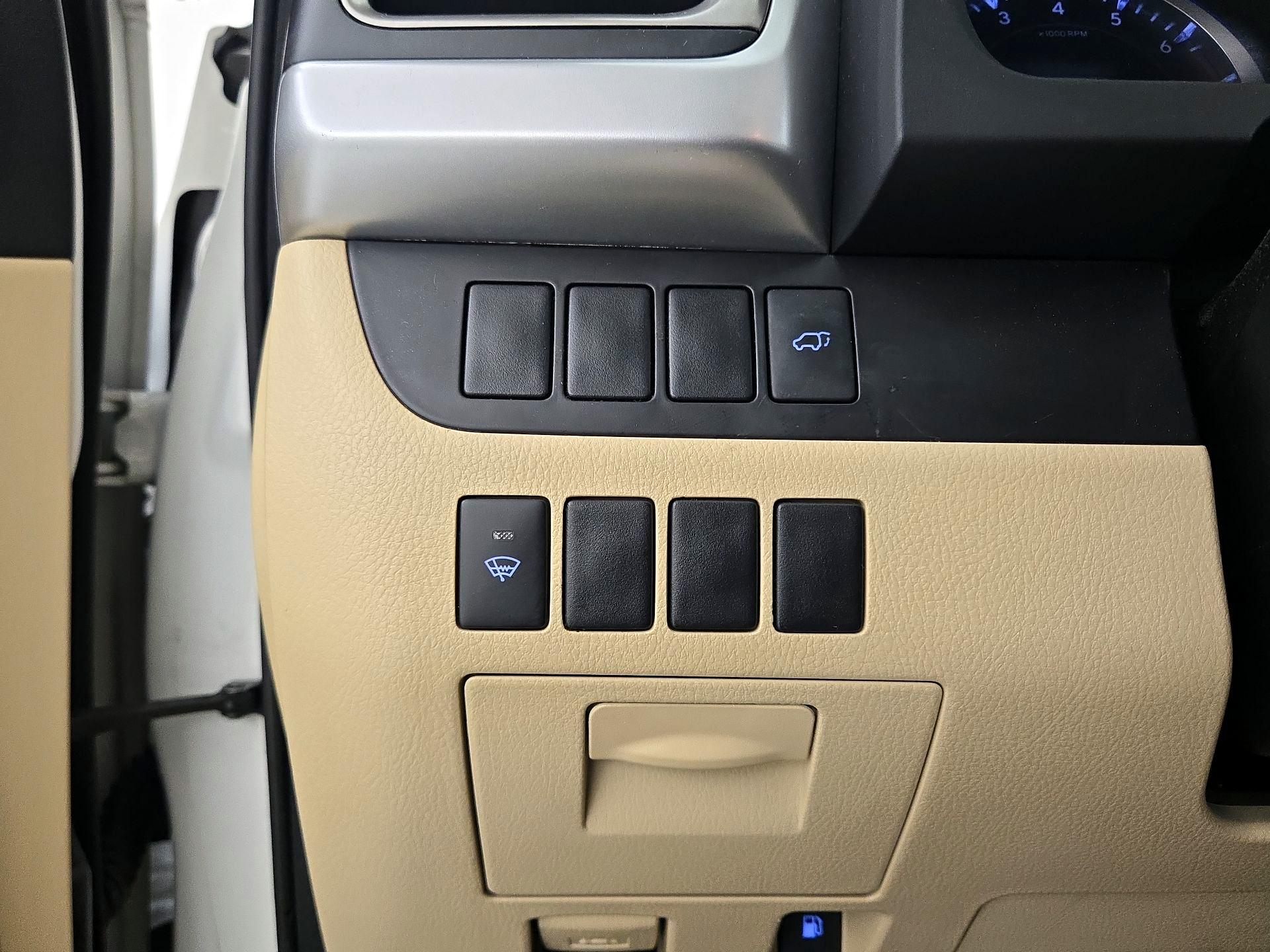 Thumbnail: 2016 Toyota Highlander - 13
