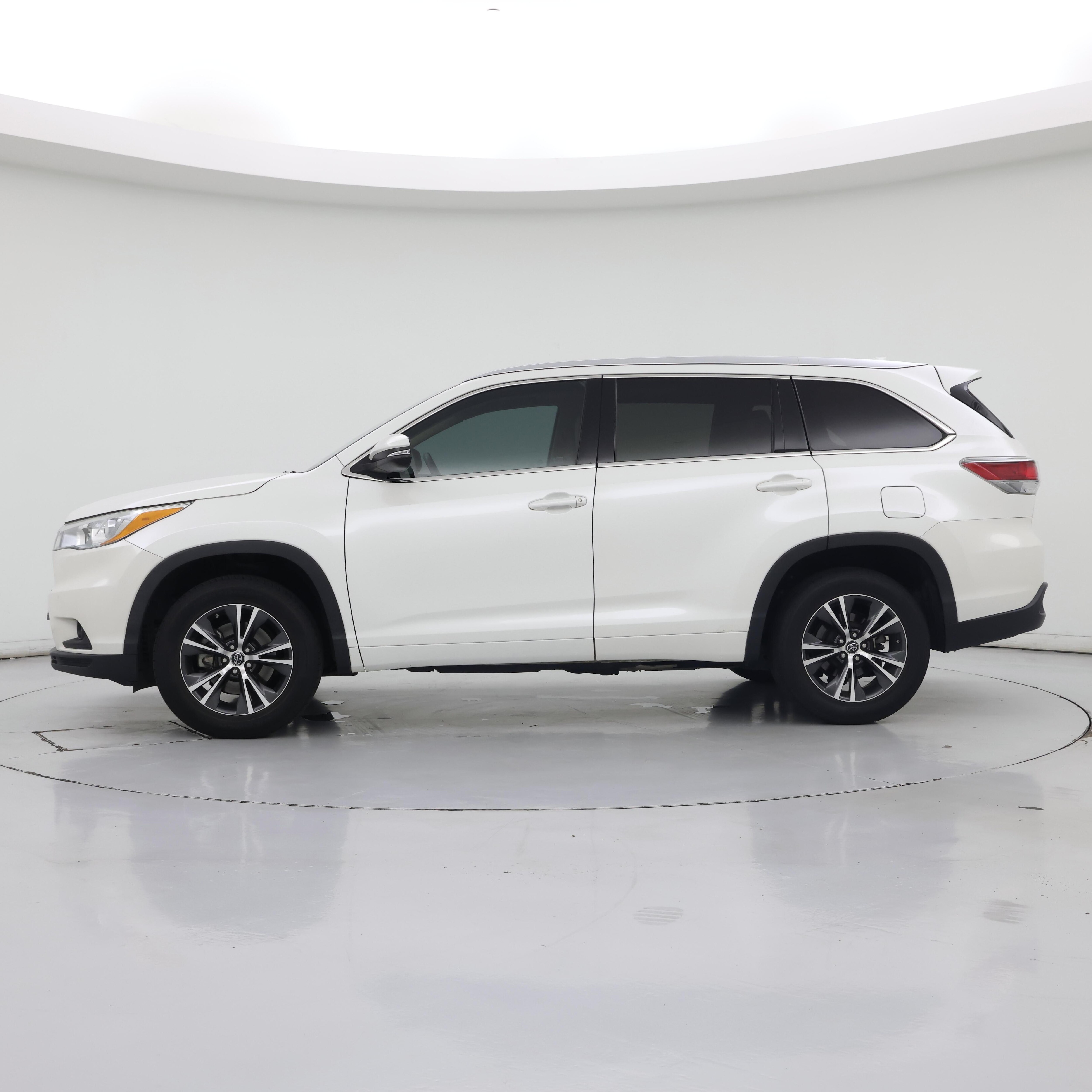 Thumbnail: 2016 Toyota Highlander - 3