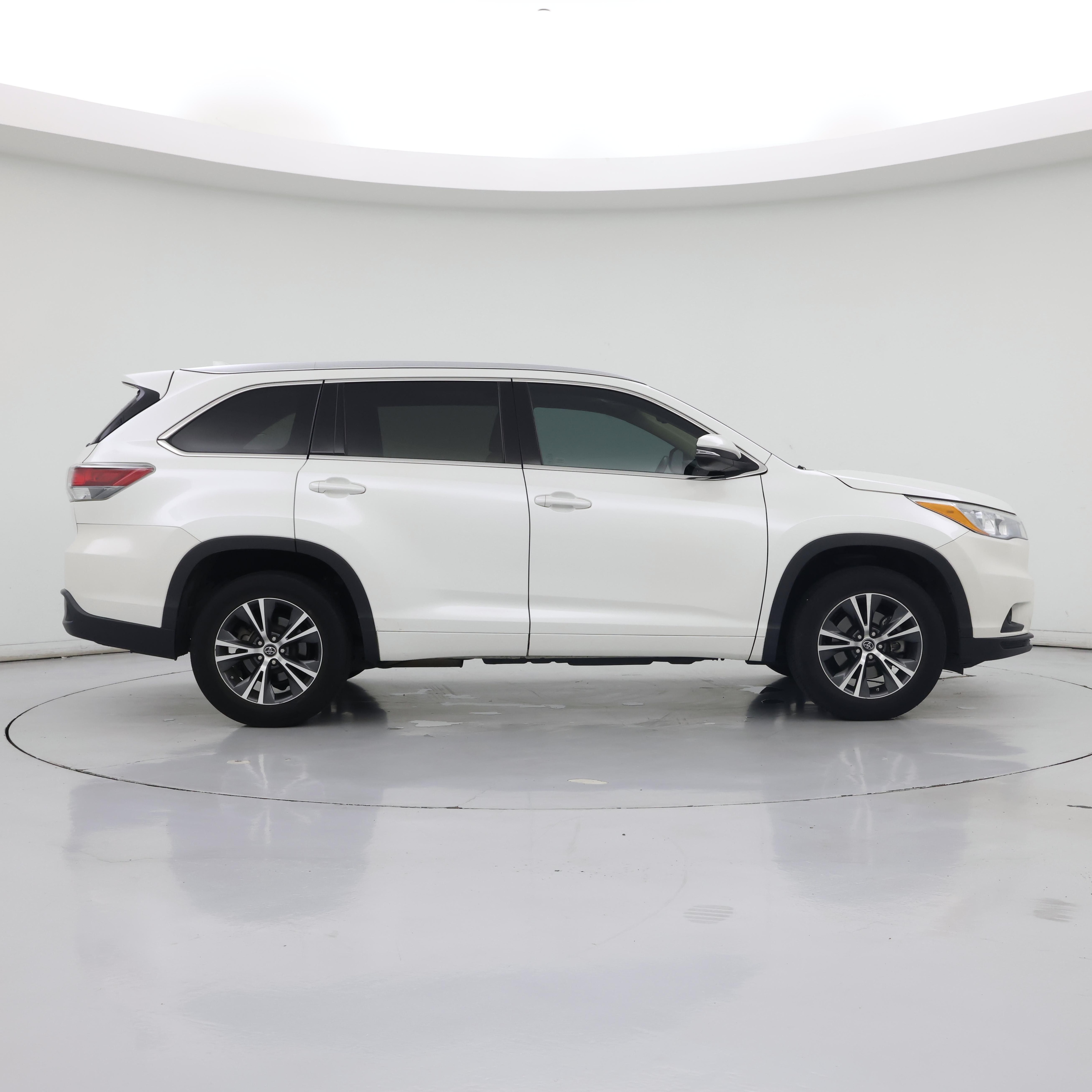 Thumbnail: 2016 Toyota Highlander - 7