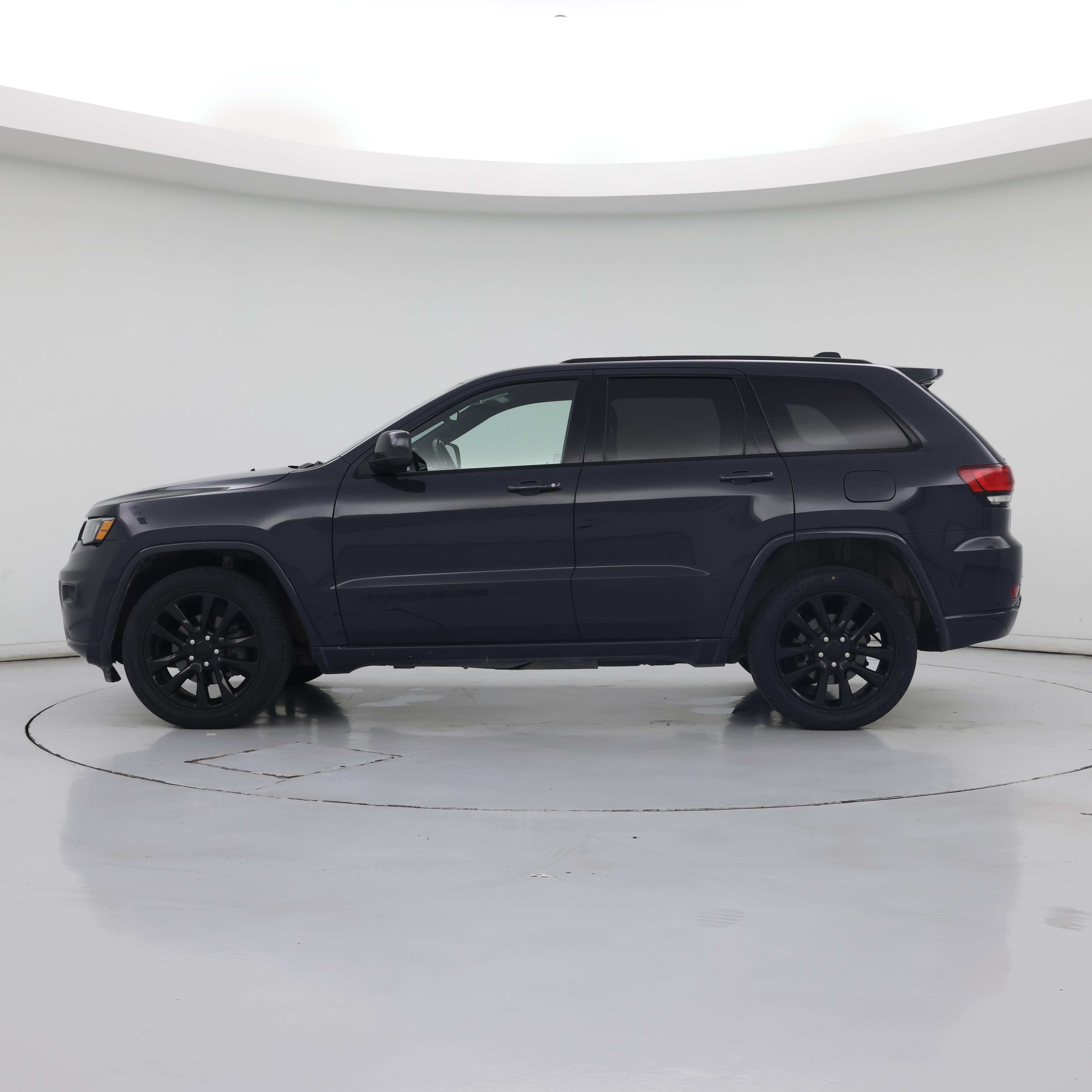 Thumbnail: 2018 Jeep Grand Cherokee - 3